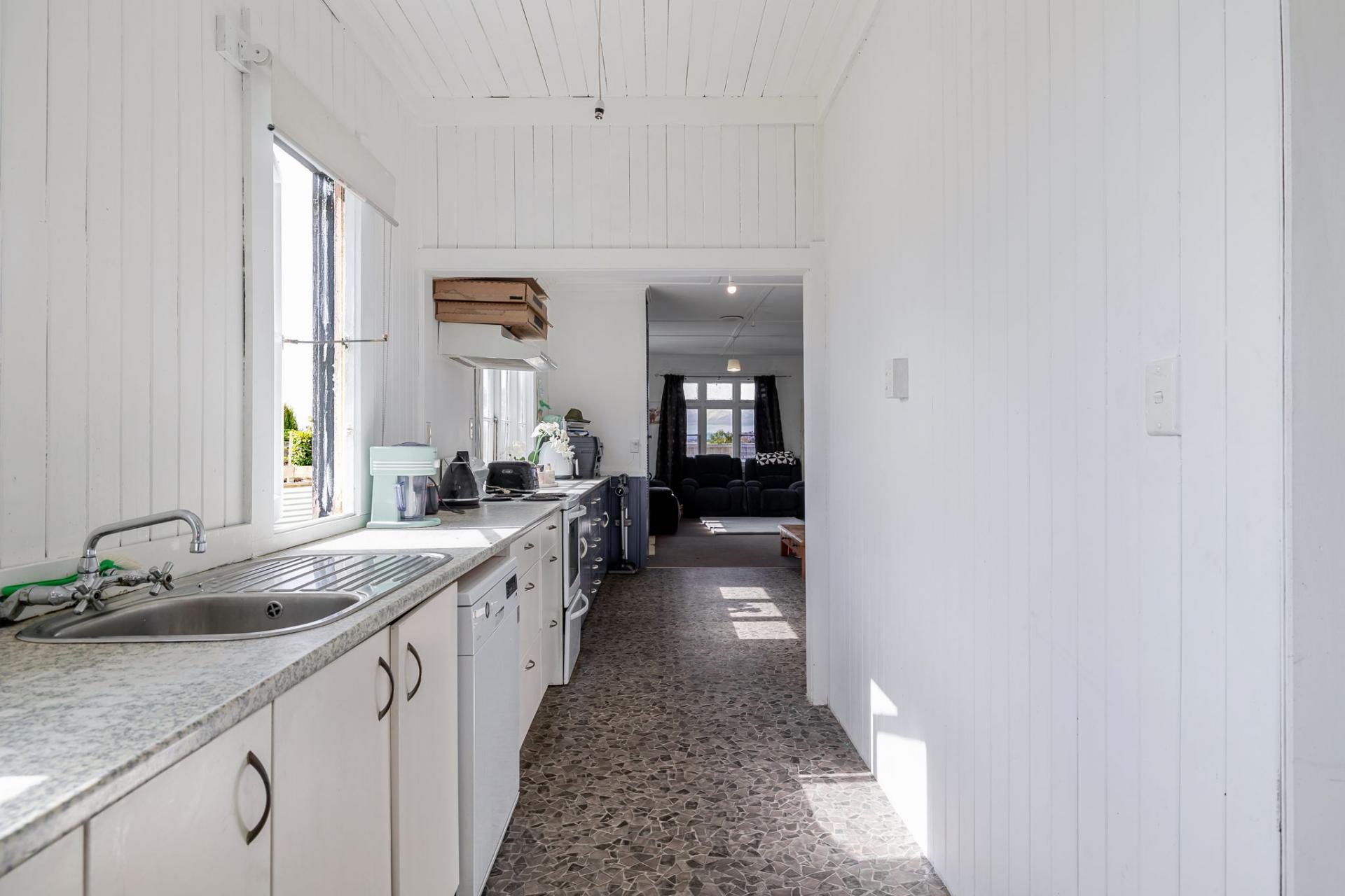 875 State Highway 1, Marton