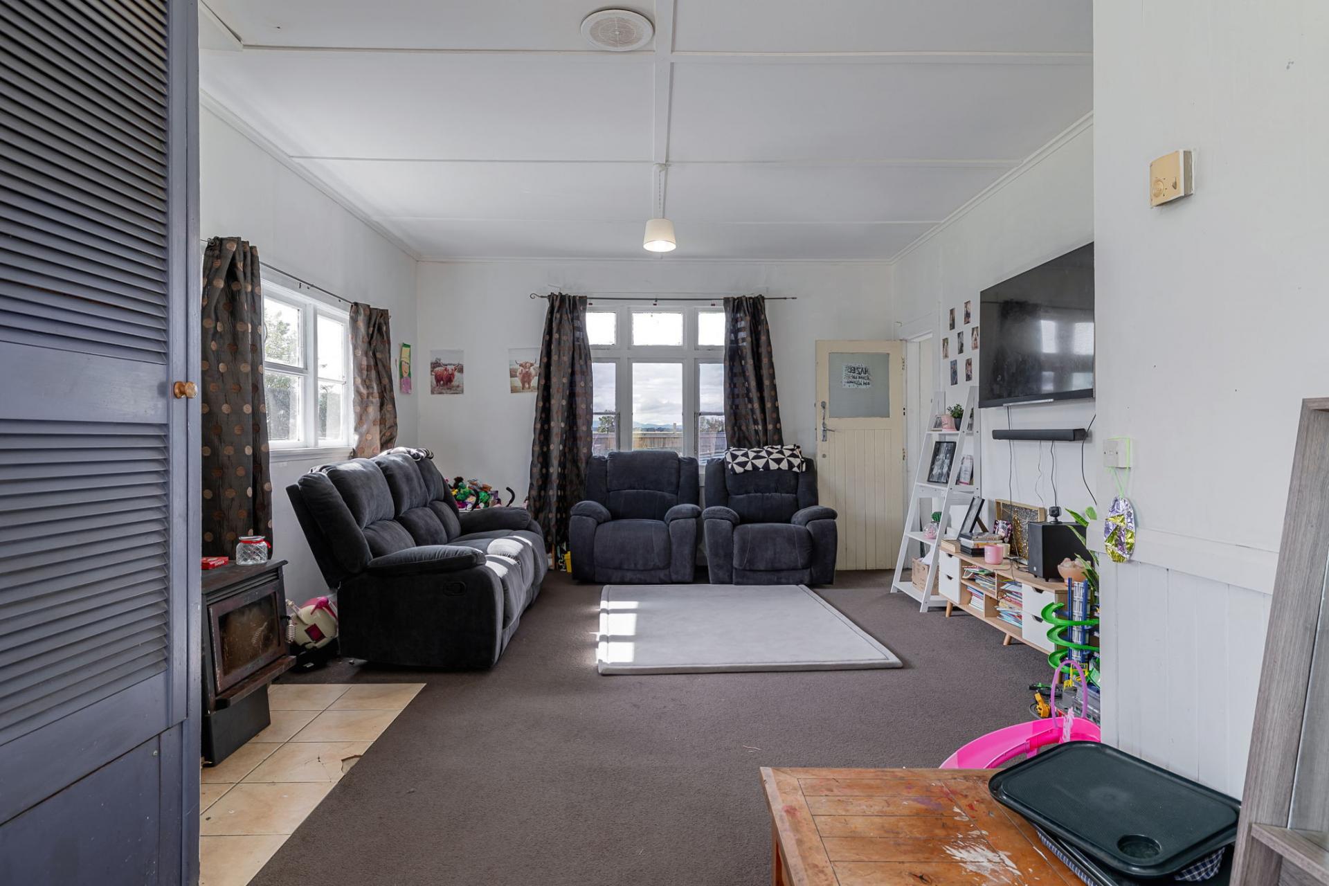 875 State Highway 1, Marton