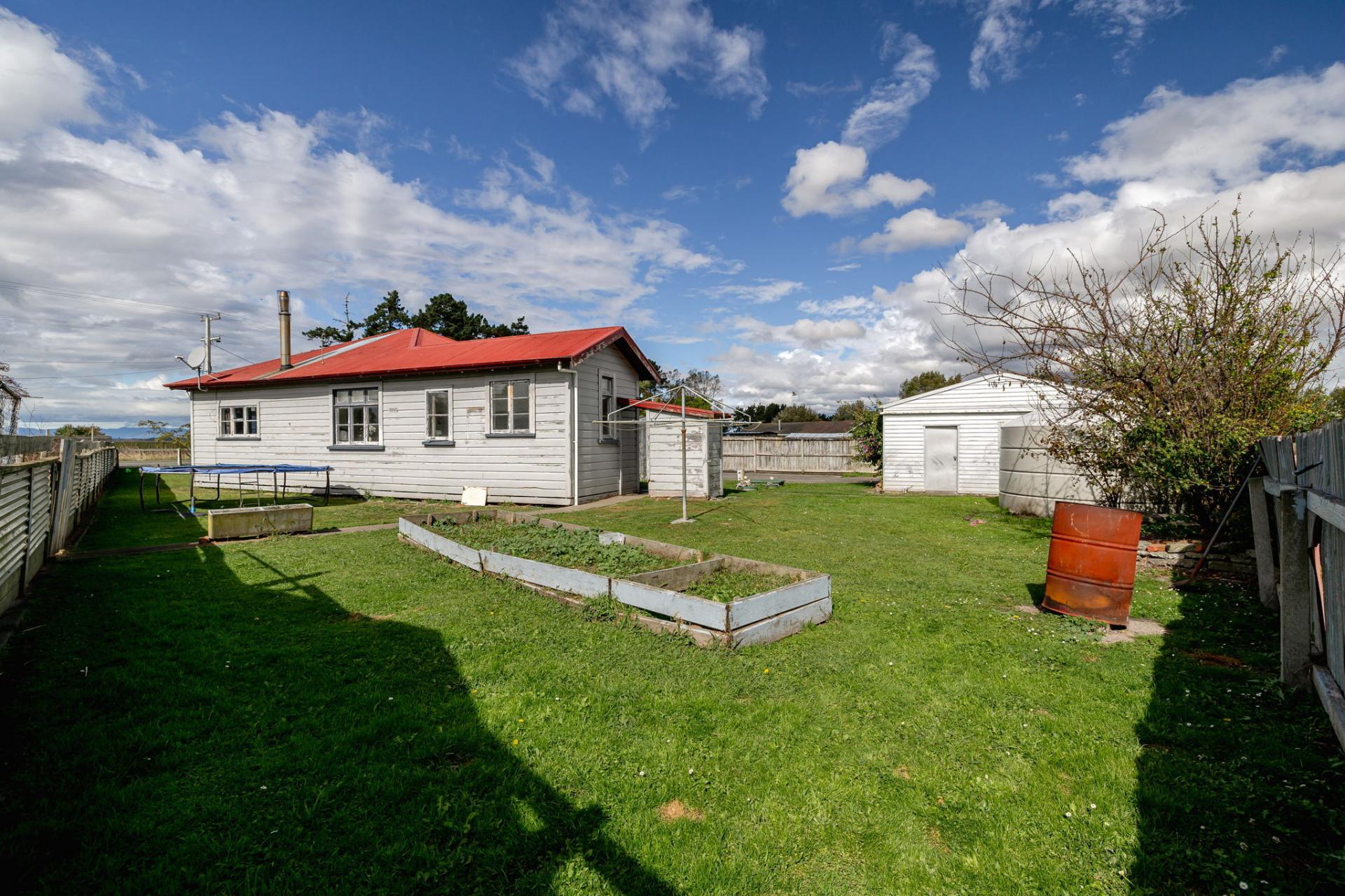 875 State Highway 1, Marton