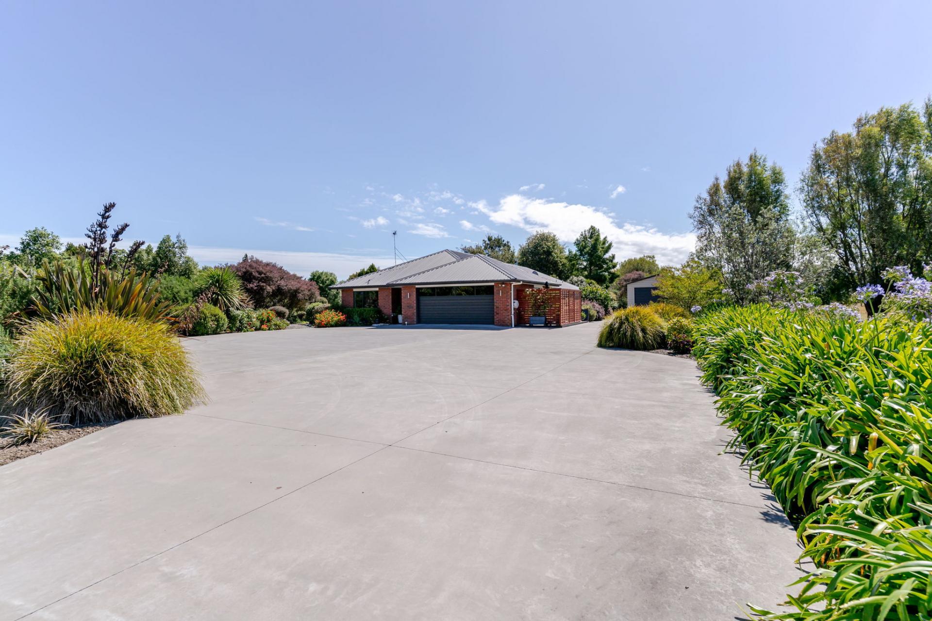 17 Cemetery Road, Sanson