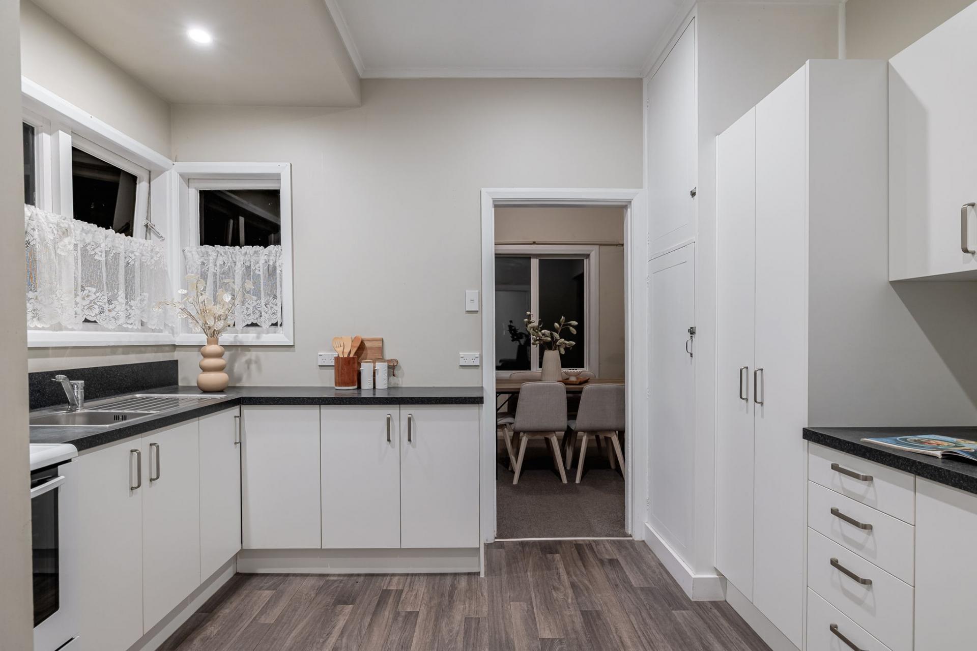 27 Savage Crescent, West End