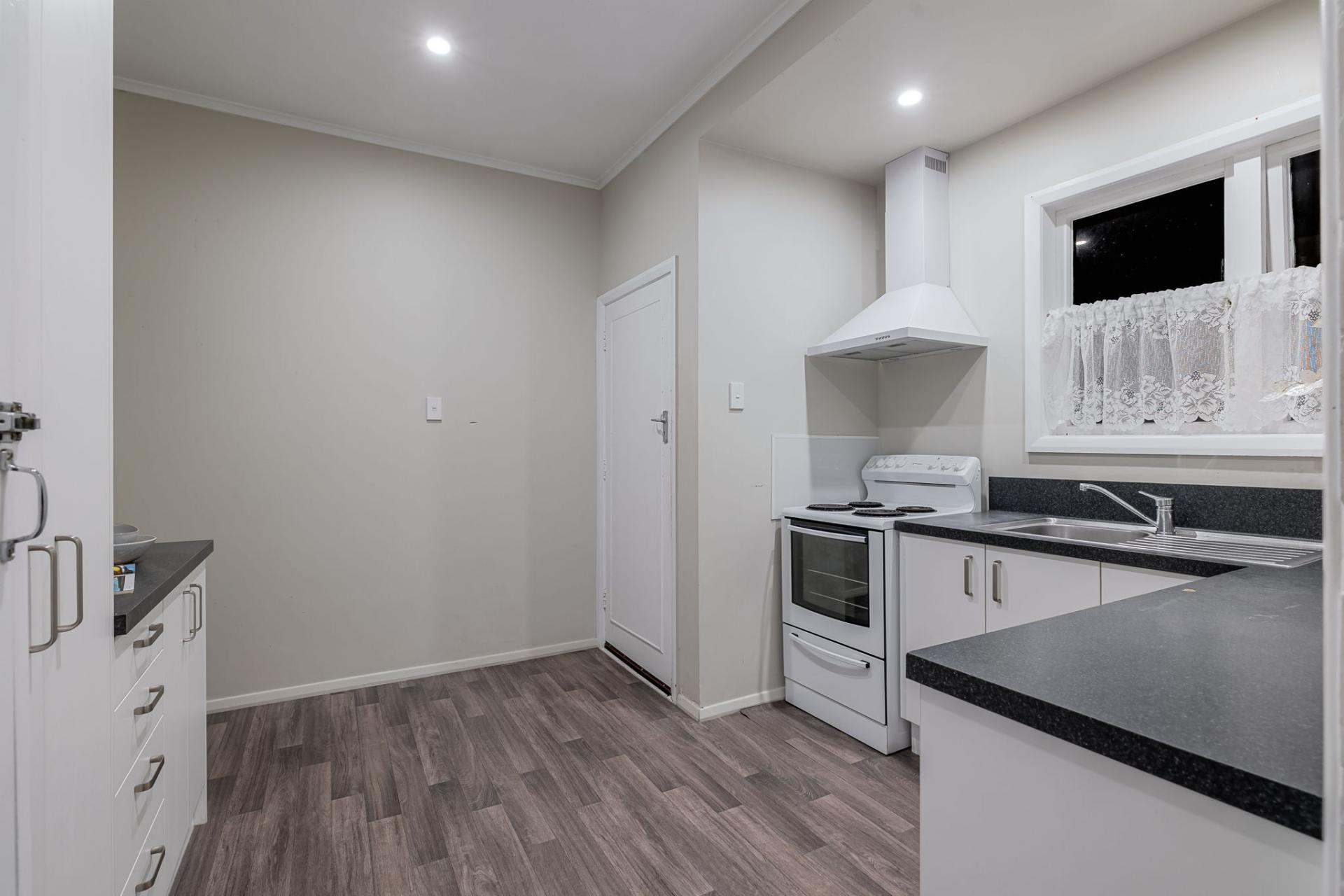 27 Savage Crescent, West End