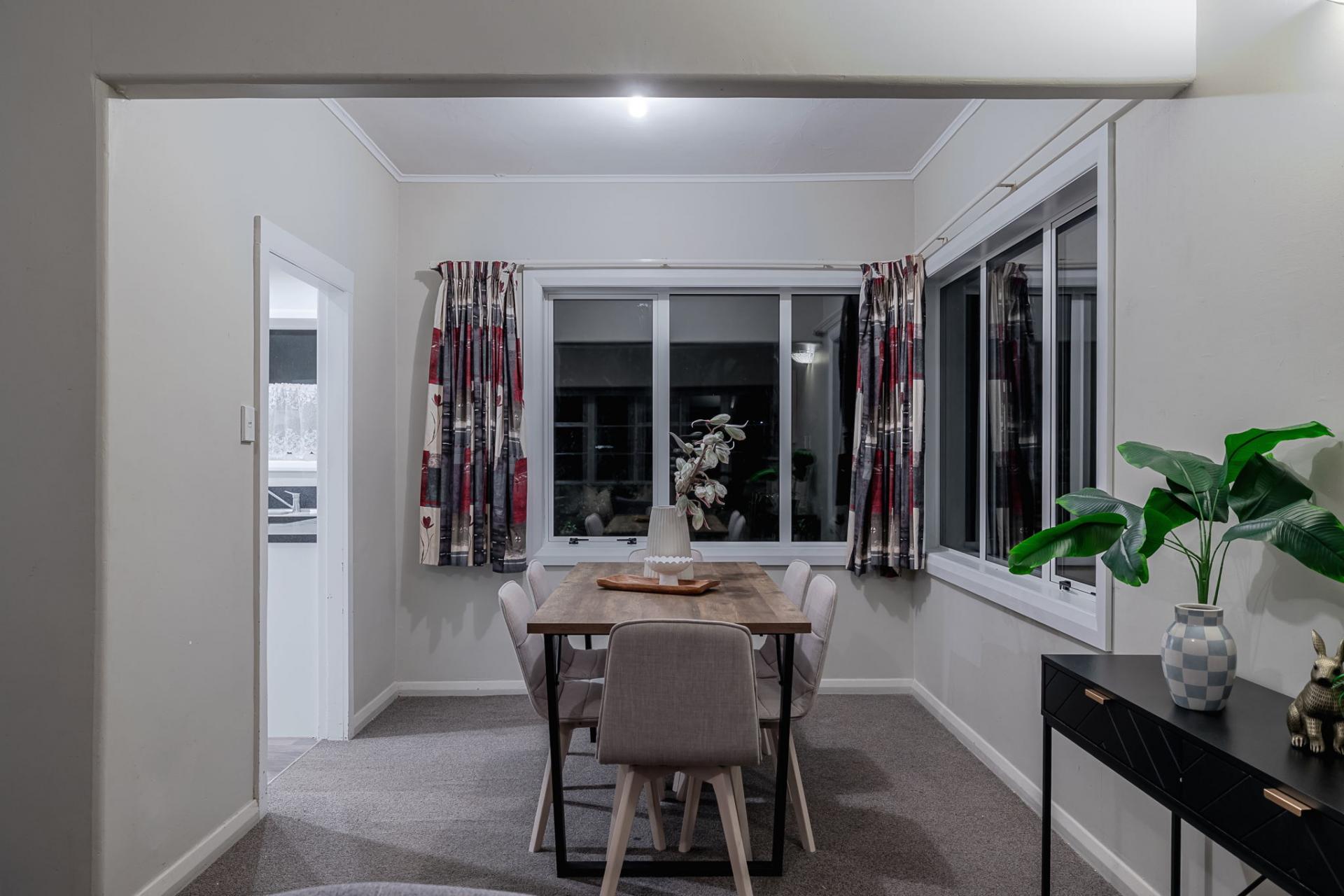 27 Savage Crescent, West End