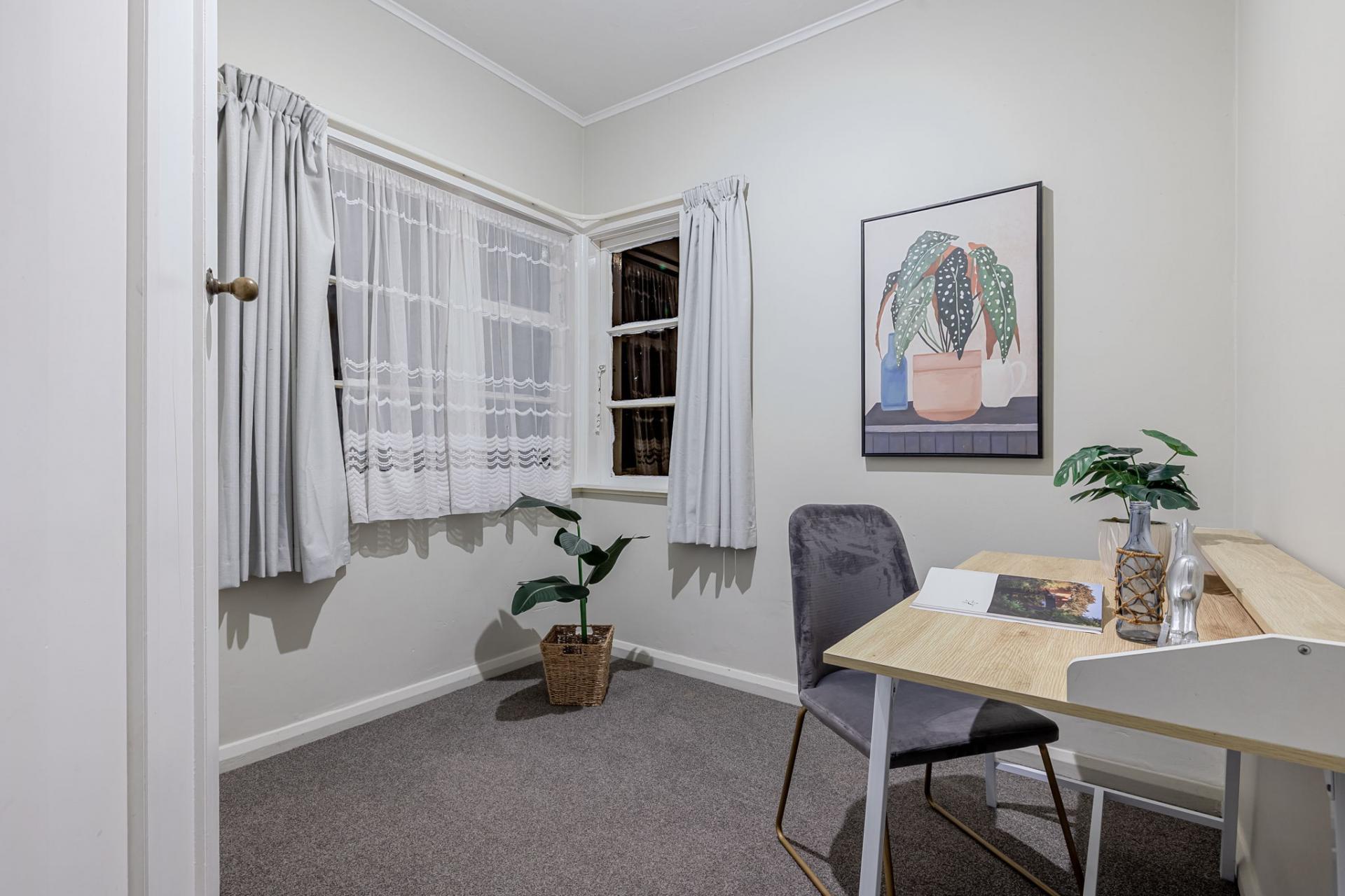 27 Savage Crescent, West End