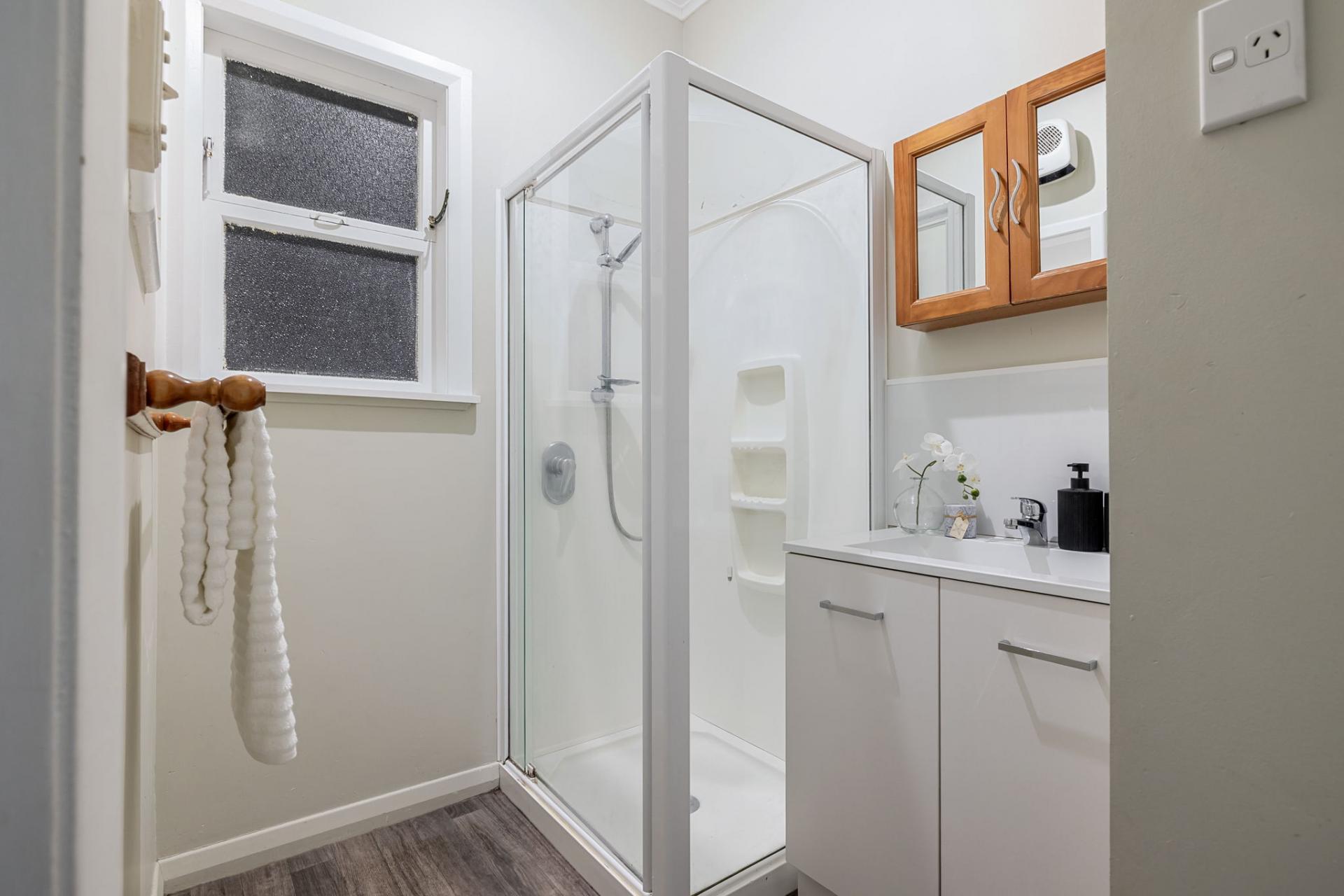 27 Savage Crescent, West End