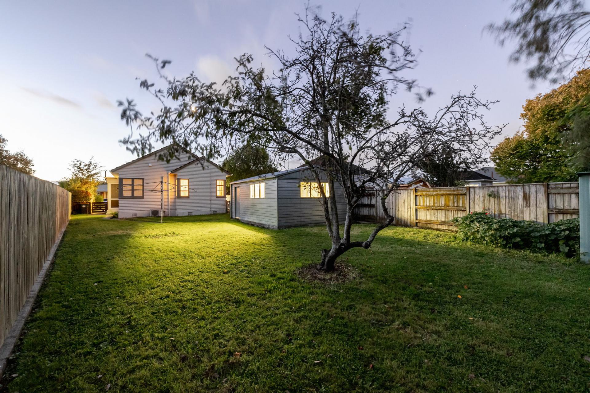 27 Savage Crescent, West End