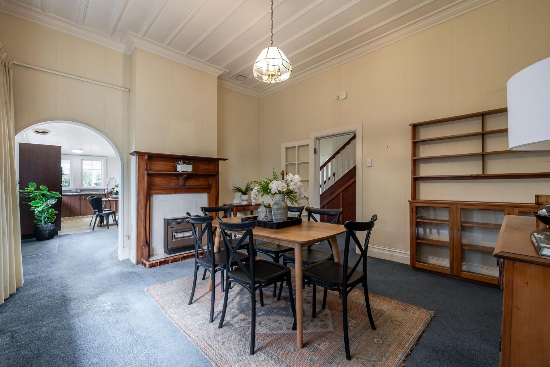 350 College Street, West End