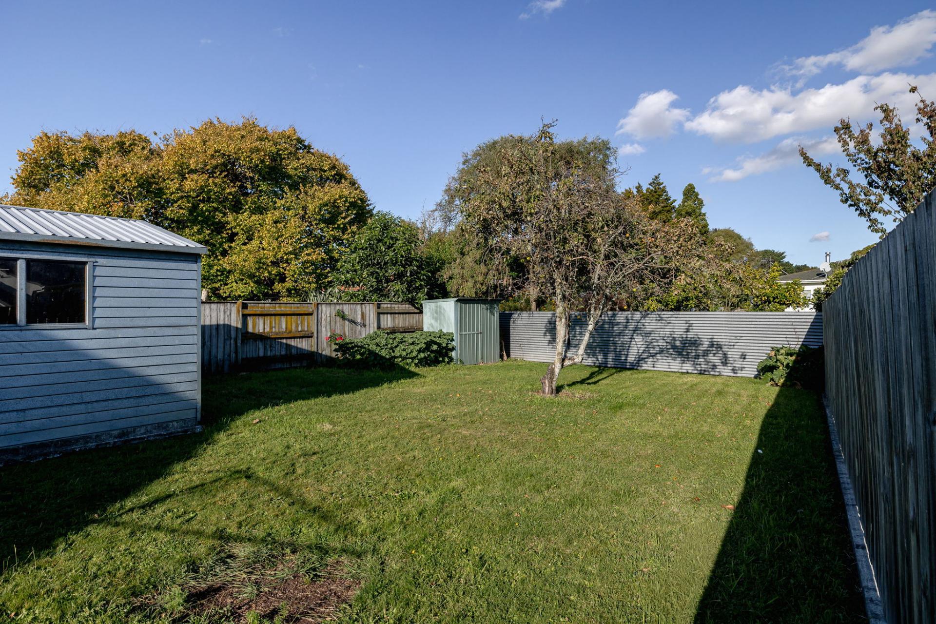 27 Savage Crescent, West End