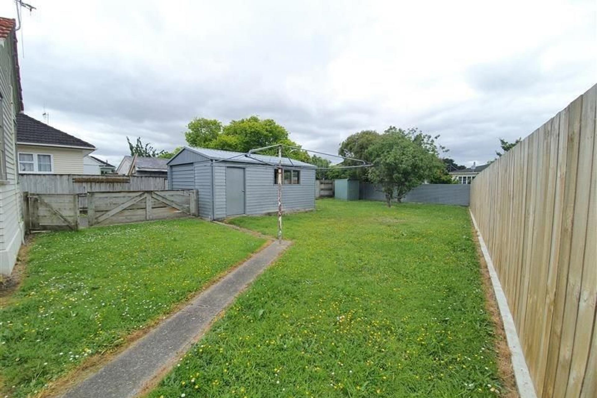 27 Savage Crescent, West End