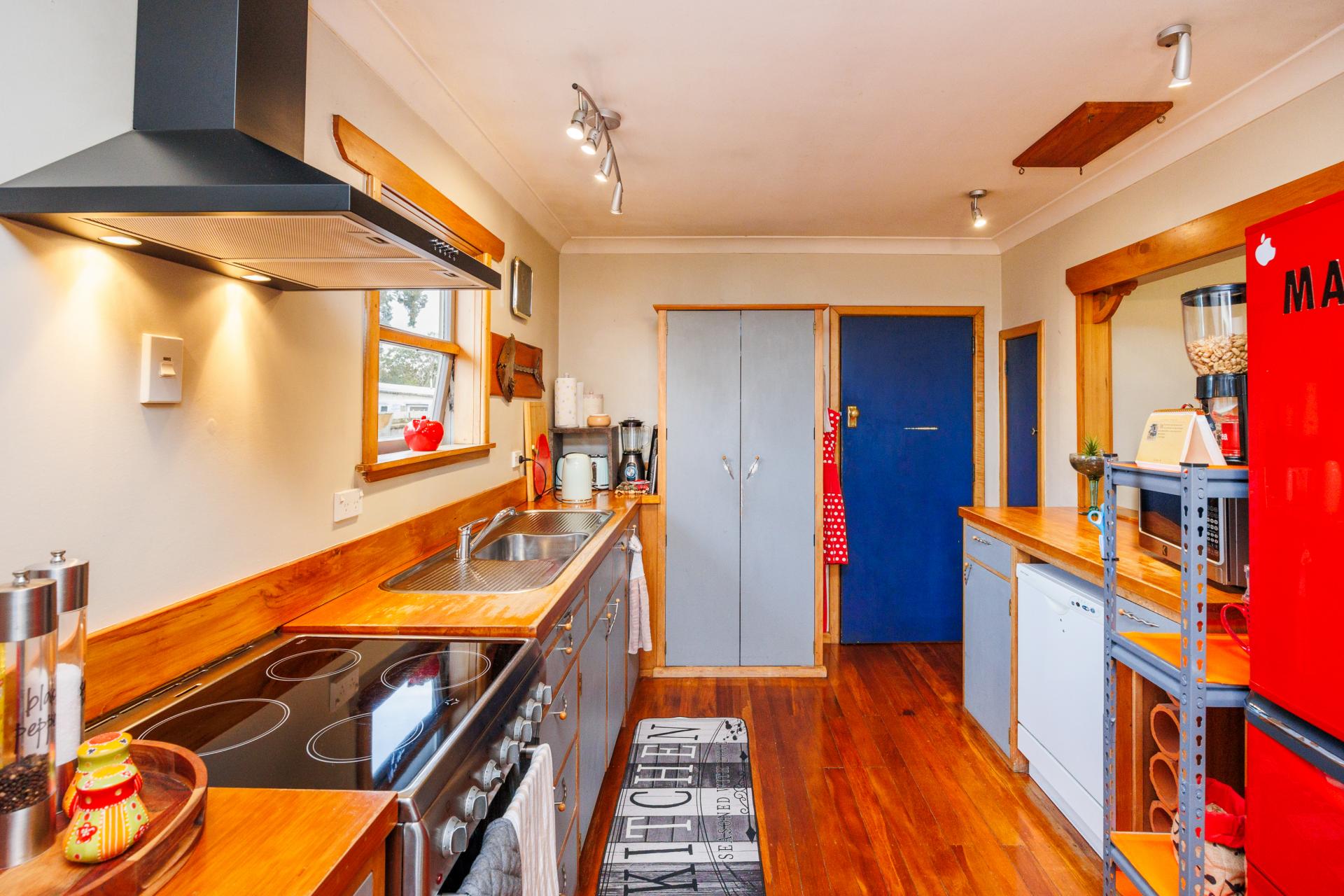 296 Tremaine Avenue, Takaro