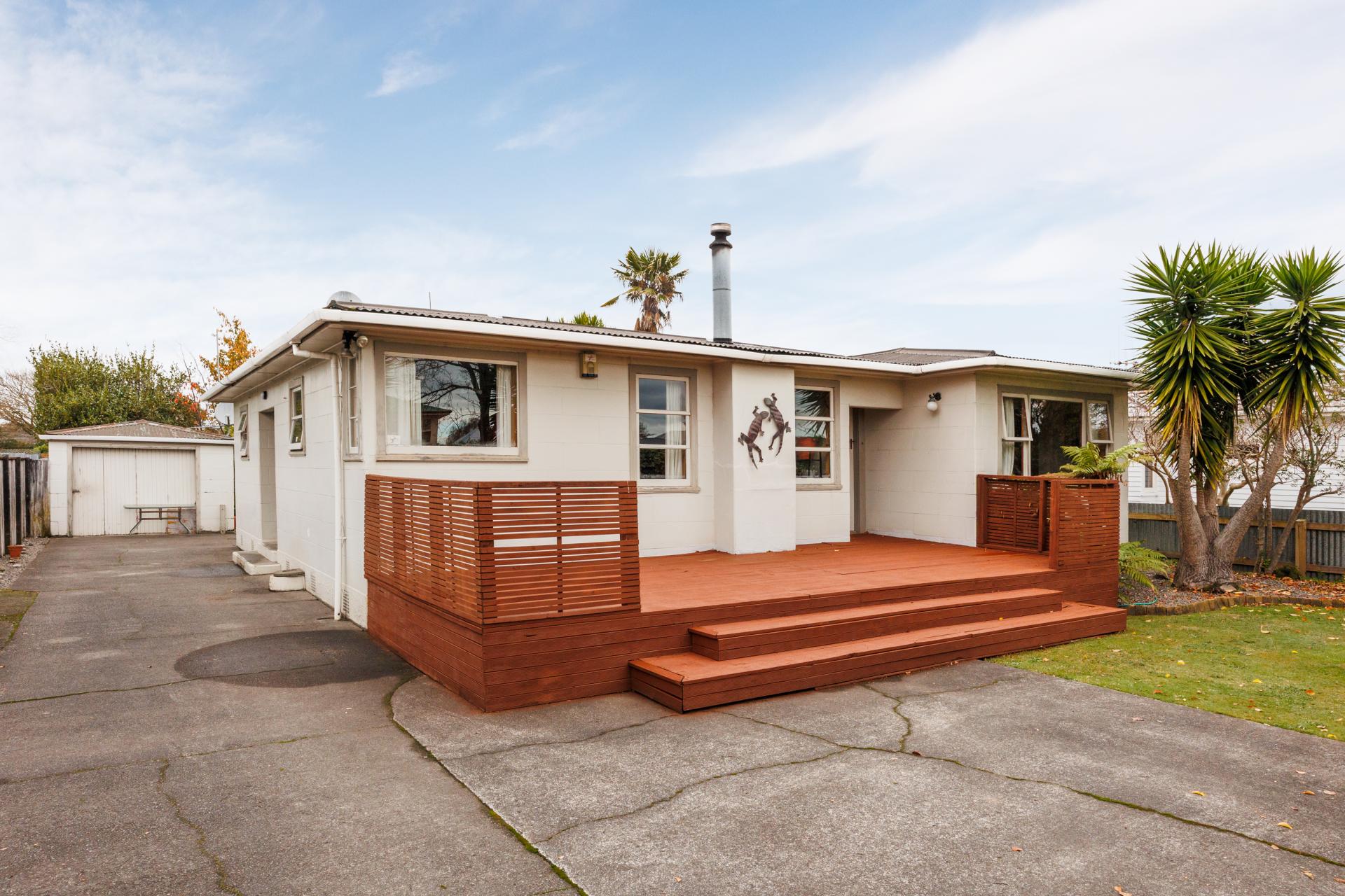 296 Tremaine Avenue, Takaro
