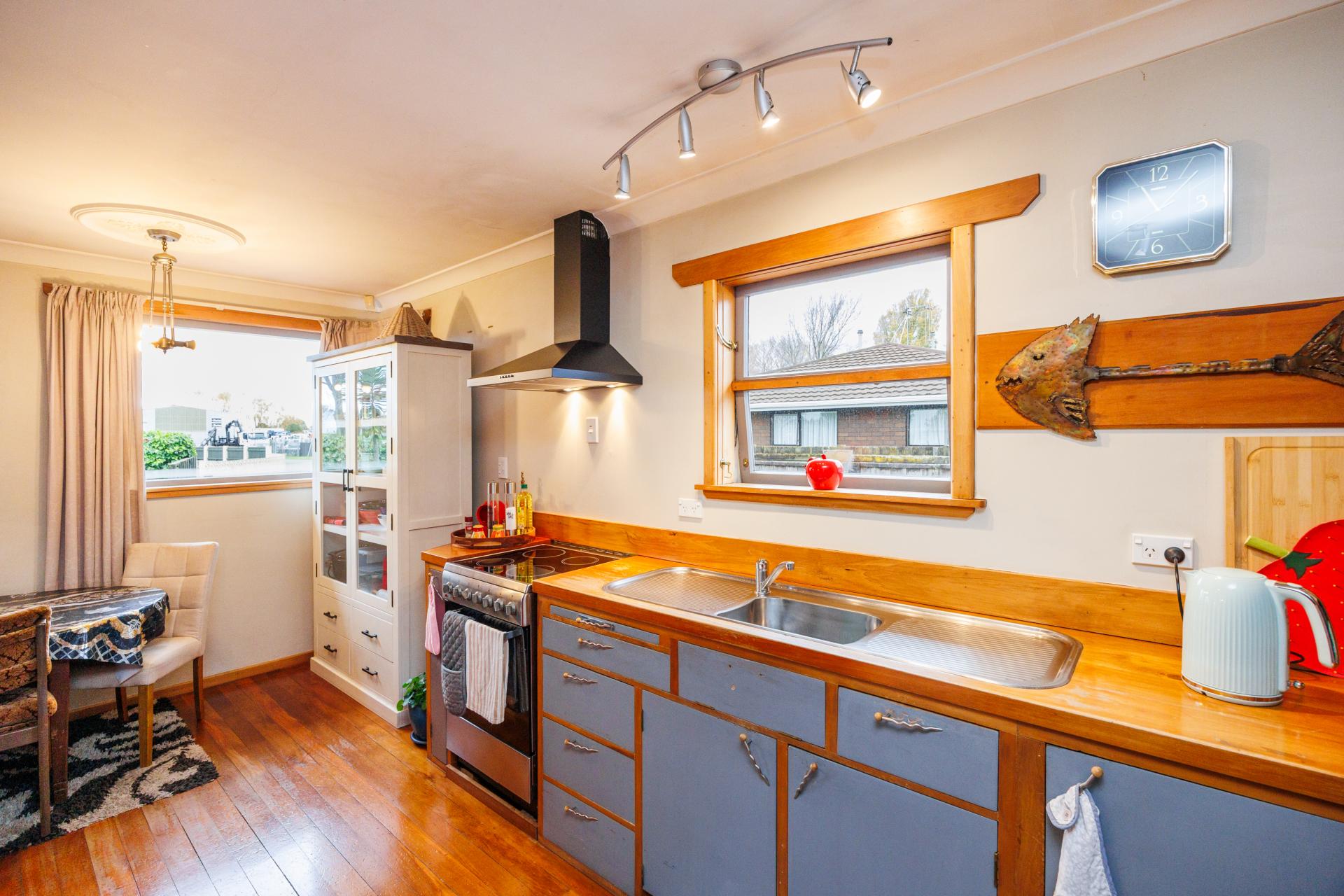 296 Tremaine Avenue, Takaro