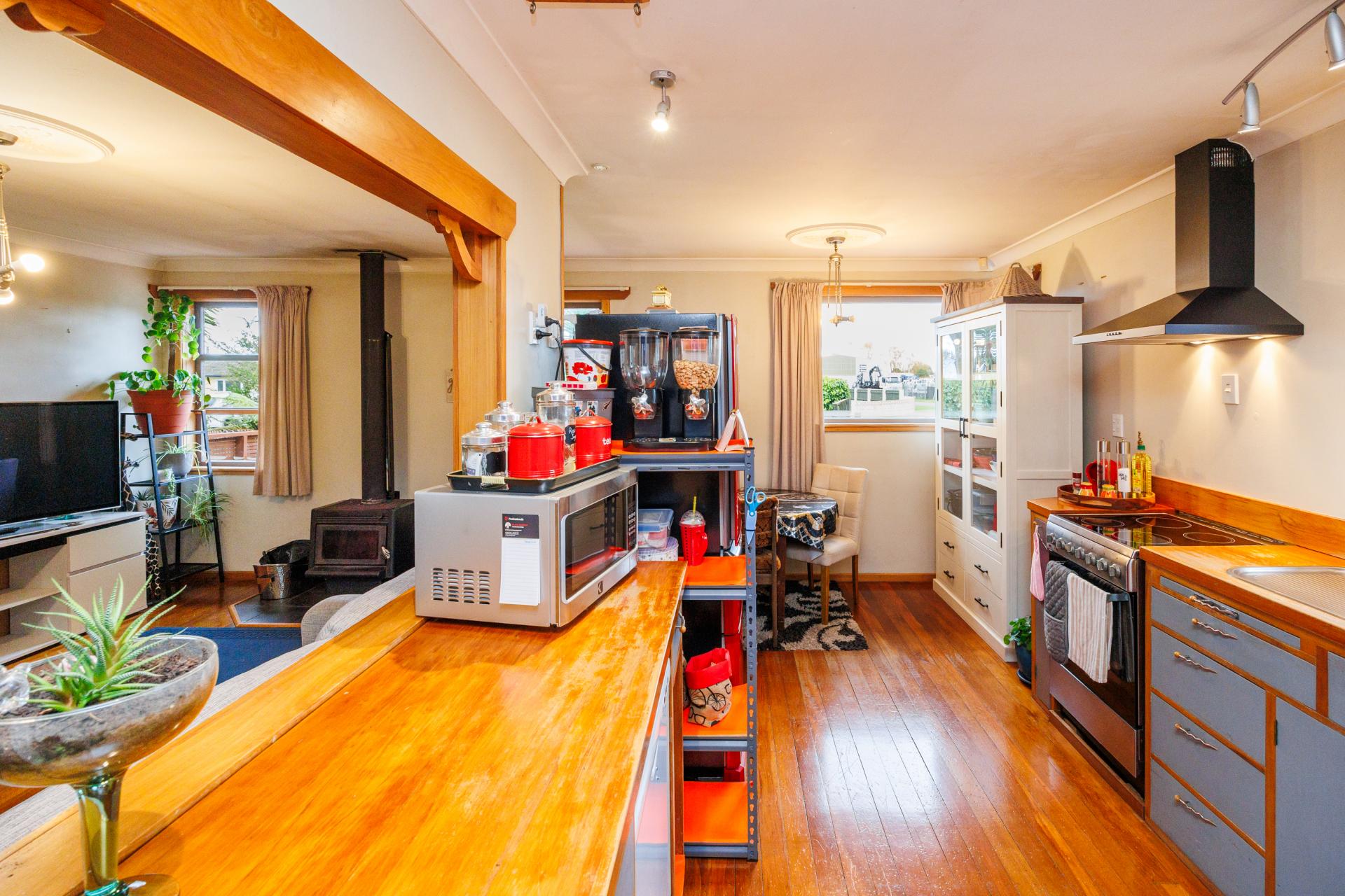 296 Tremaine Avenue, Takaro