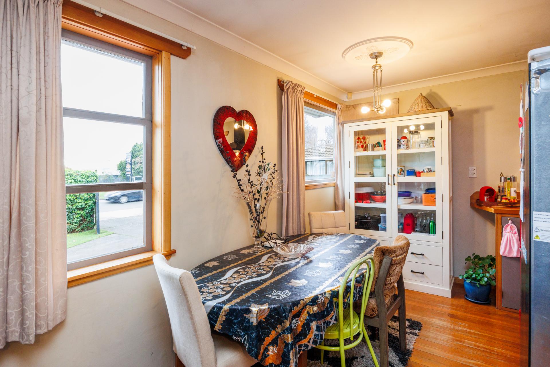 296 Tremaine Avenue, Takaro