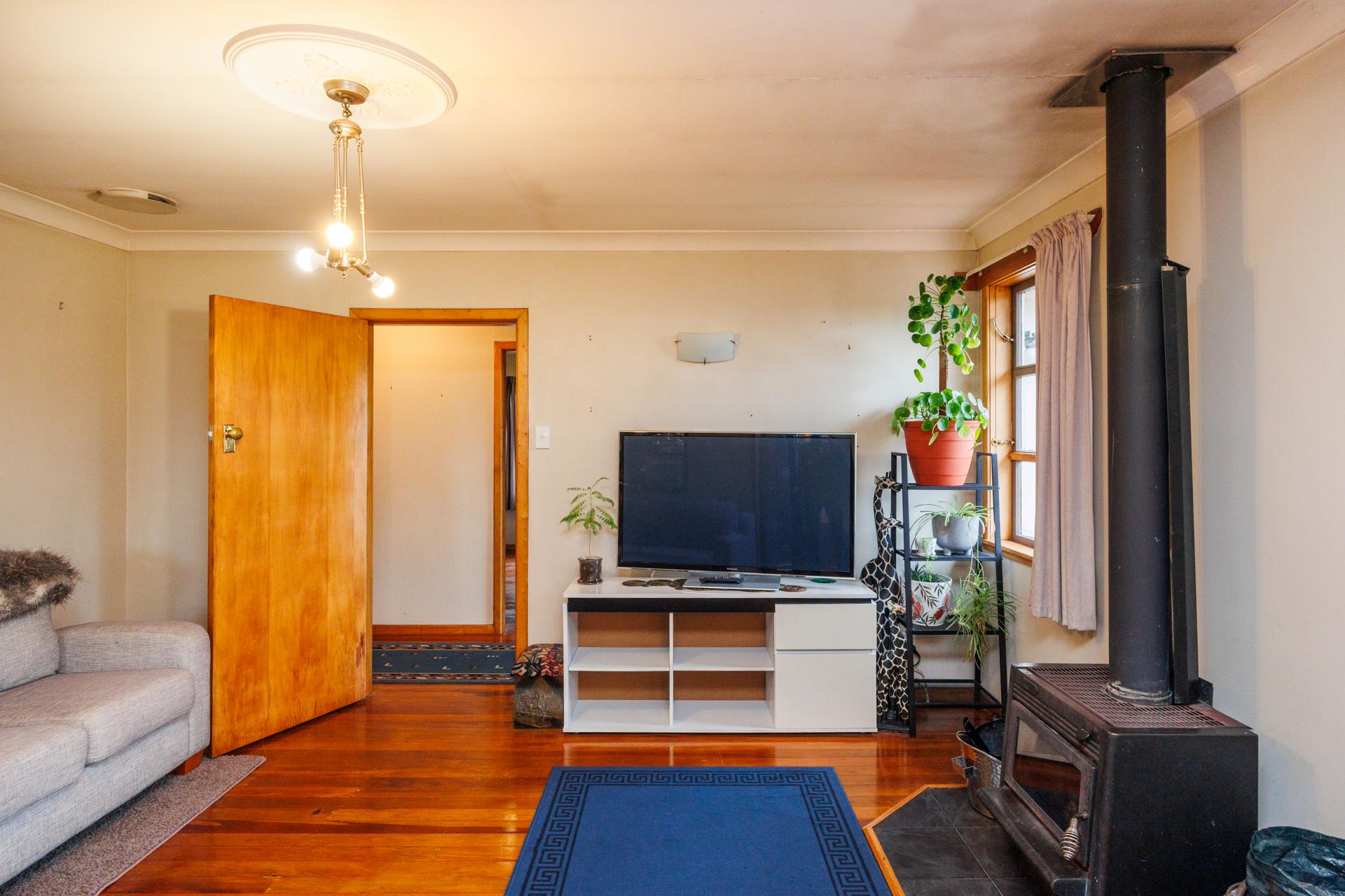 296 Tremaine Avenue, Takaro