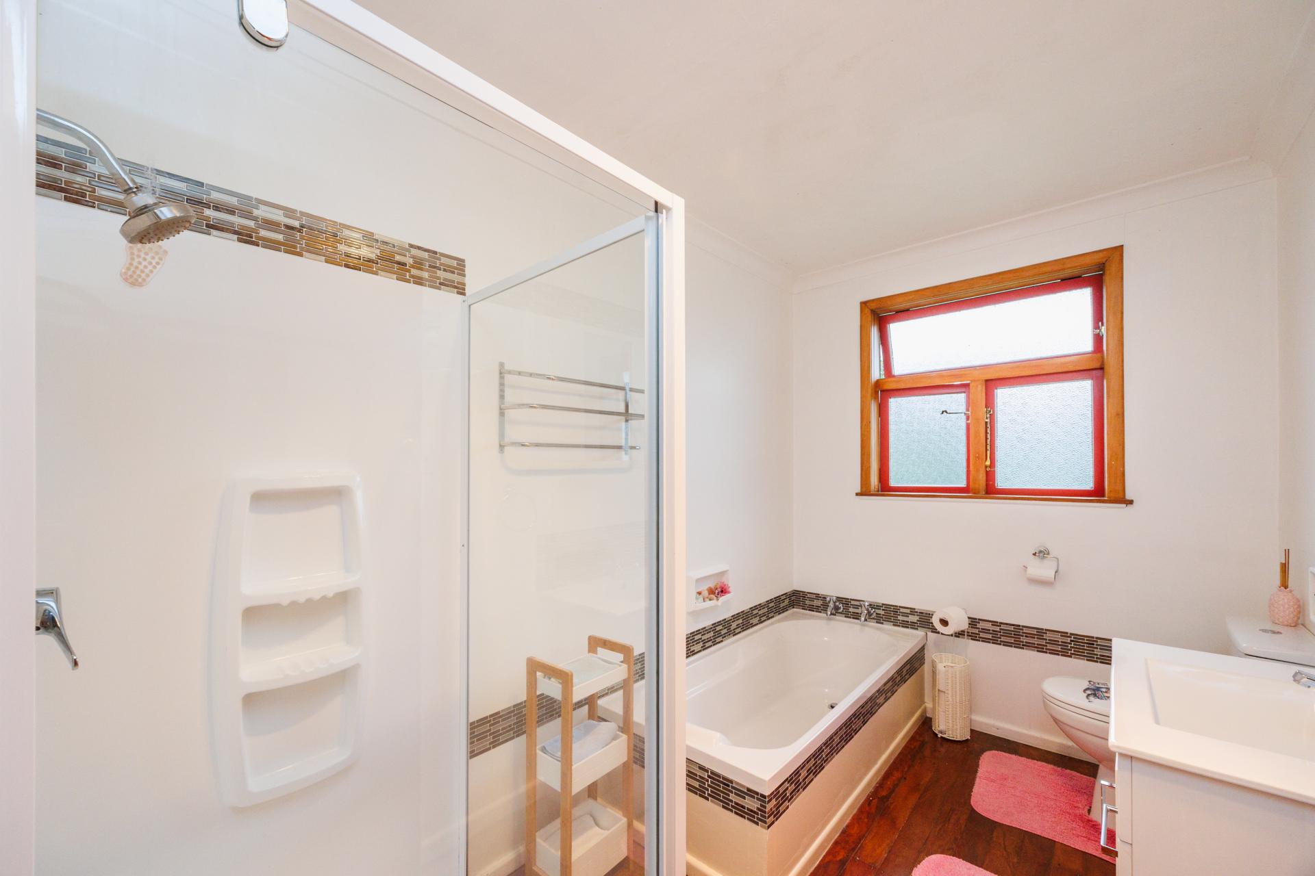 296 Tremaine Avenue, Takaro