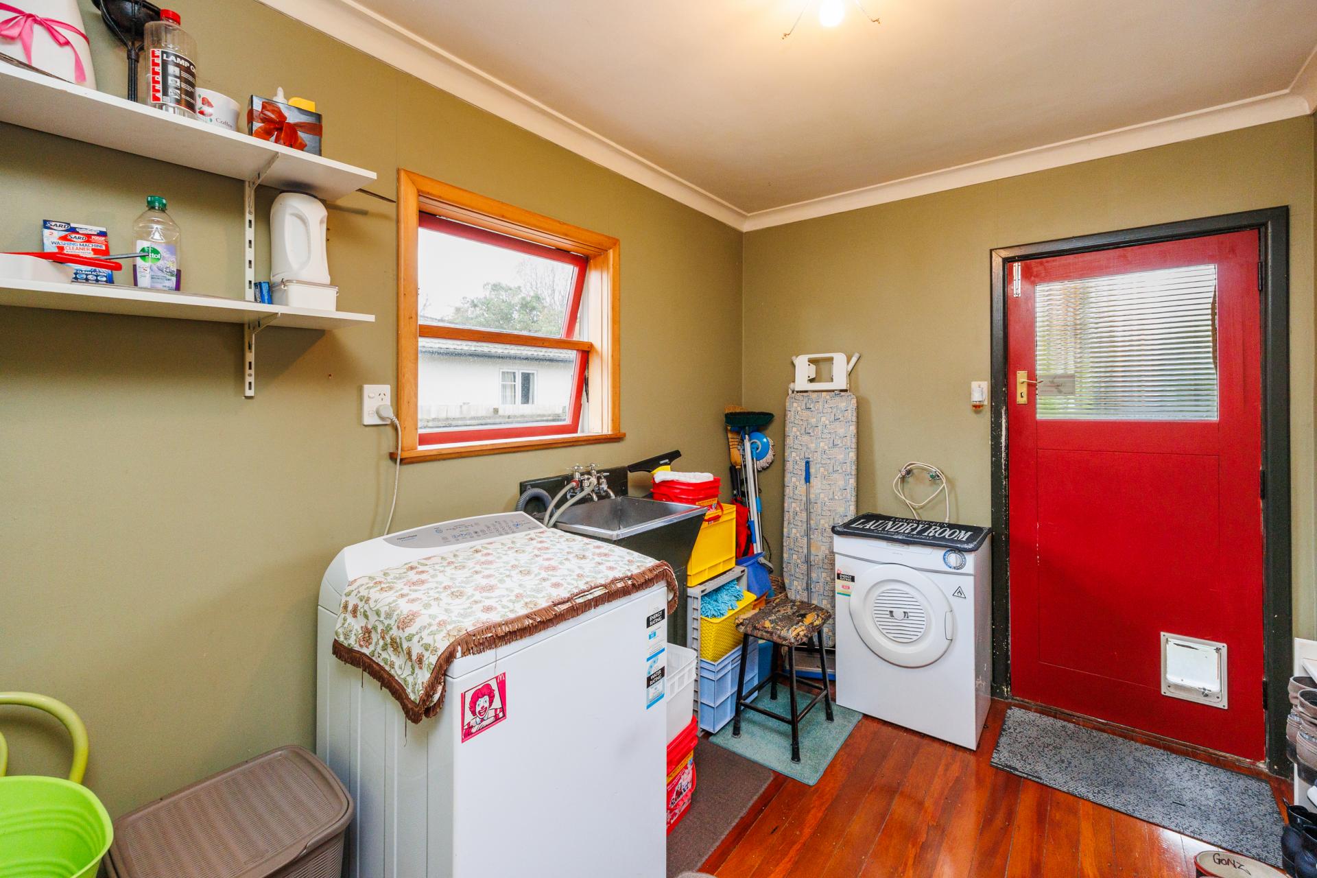 296 Tremaine Avenue, Takaro