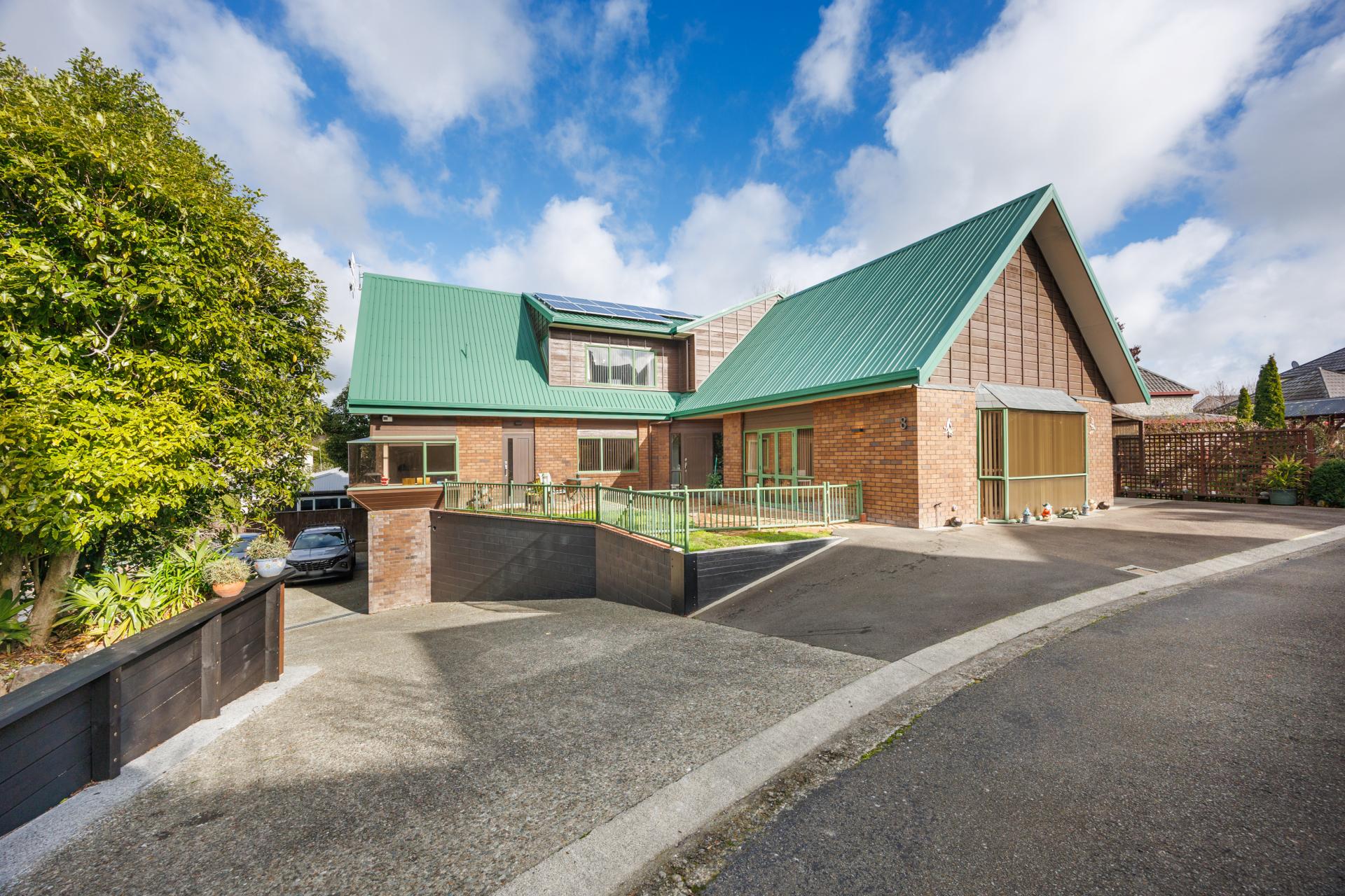 8 Fraser Court, Roslyn