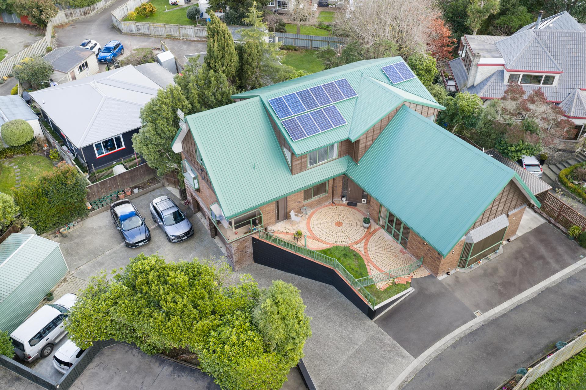 8 Fraser Court, Roslyn