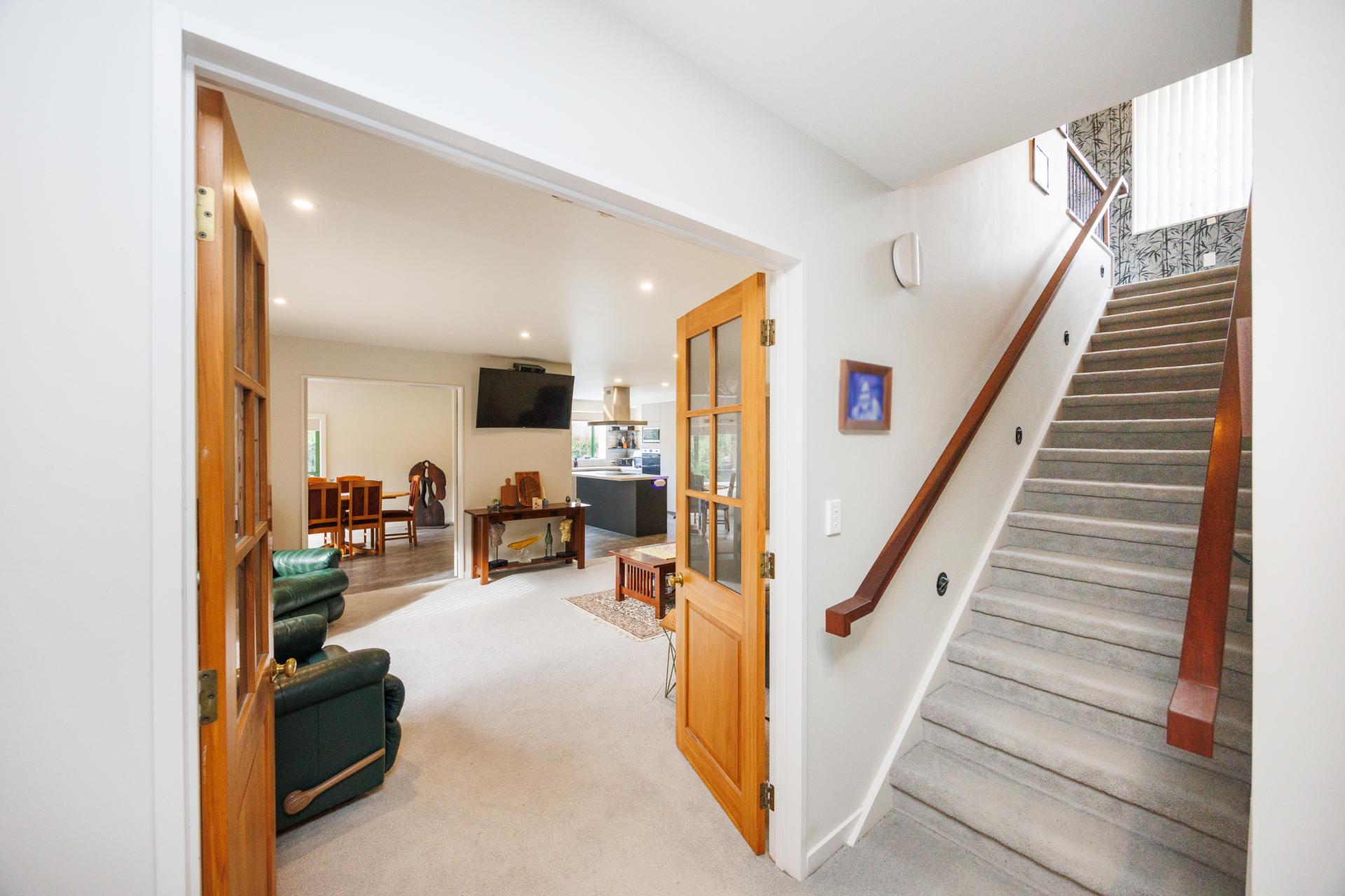 8 Fraser Court, Roslyn