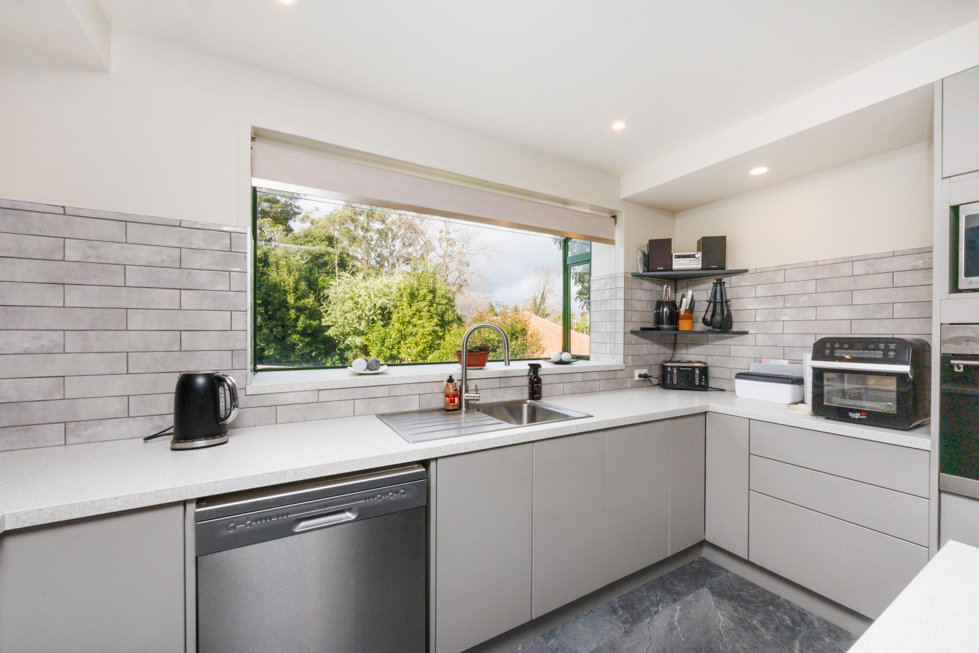 8 Fraser Court, Roslyn