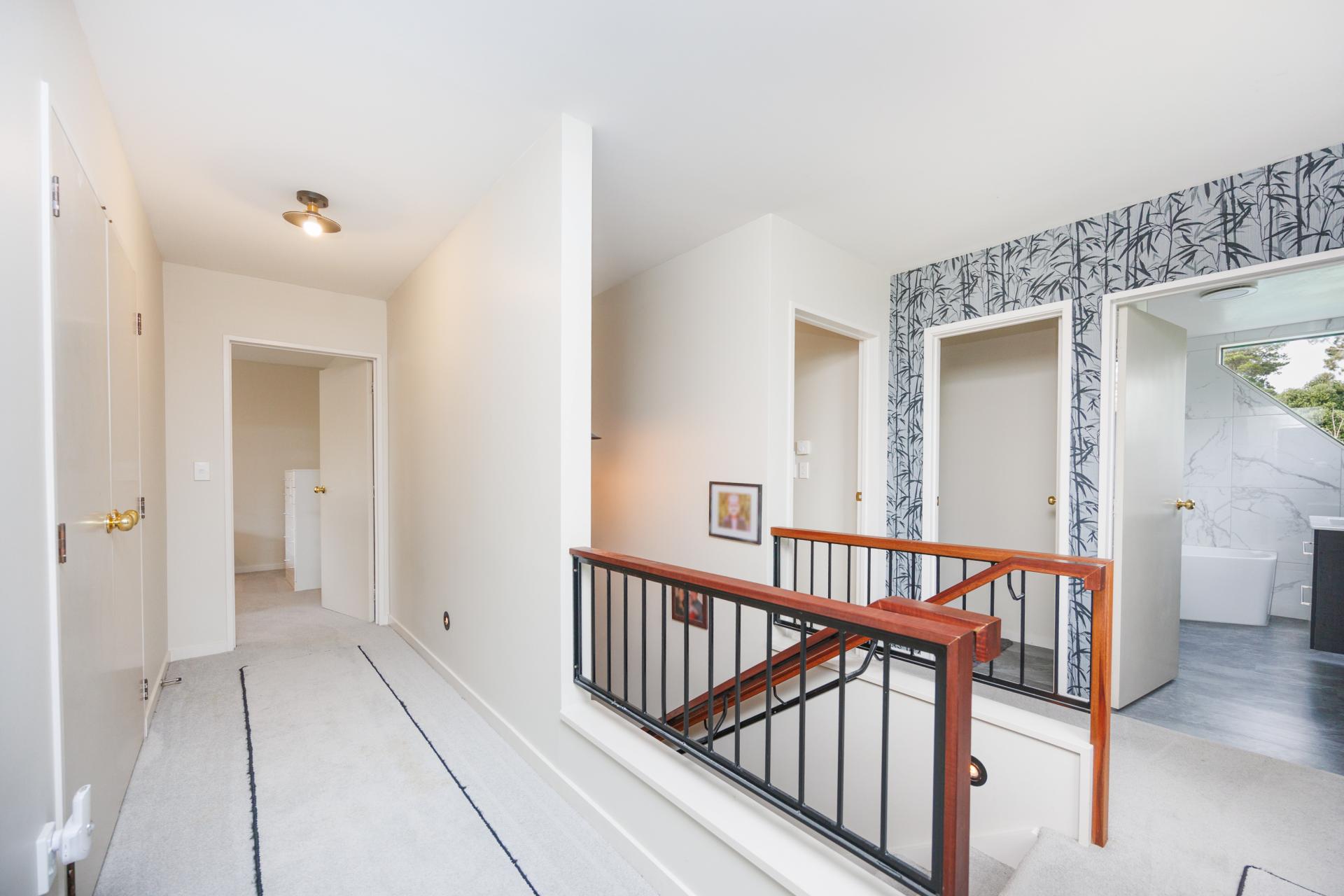 8 Fraser Court, Roslyn
