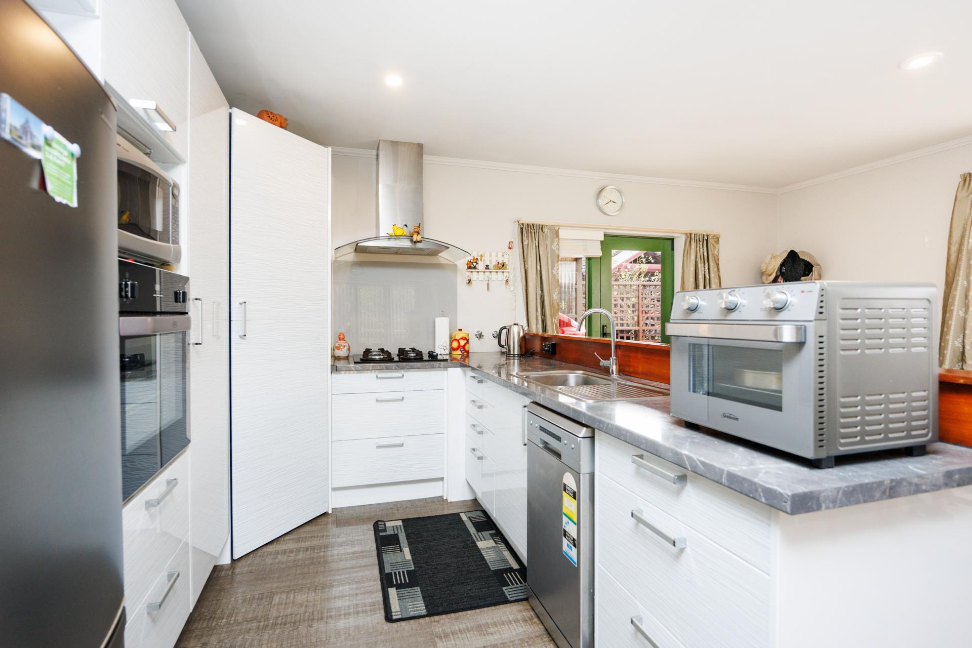 8 Fraser Court, Roslyn