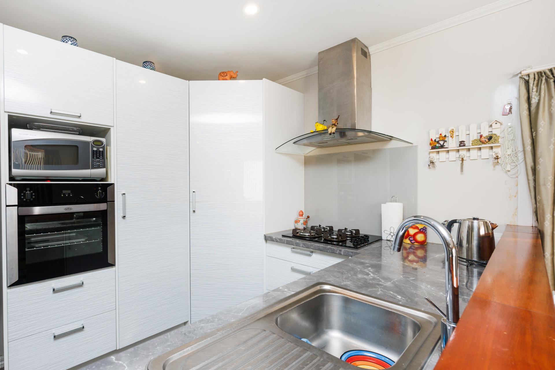 8 Fraser Court, Roslyn
