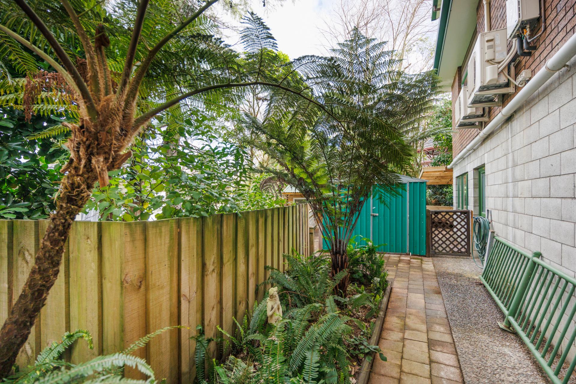 8 Fraser Court, Roslyn