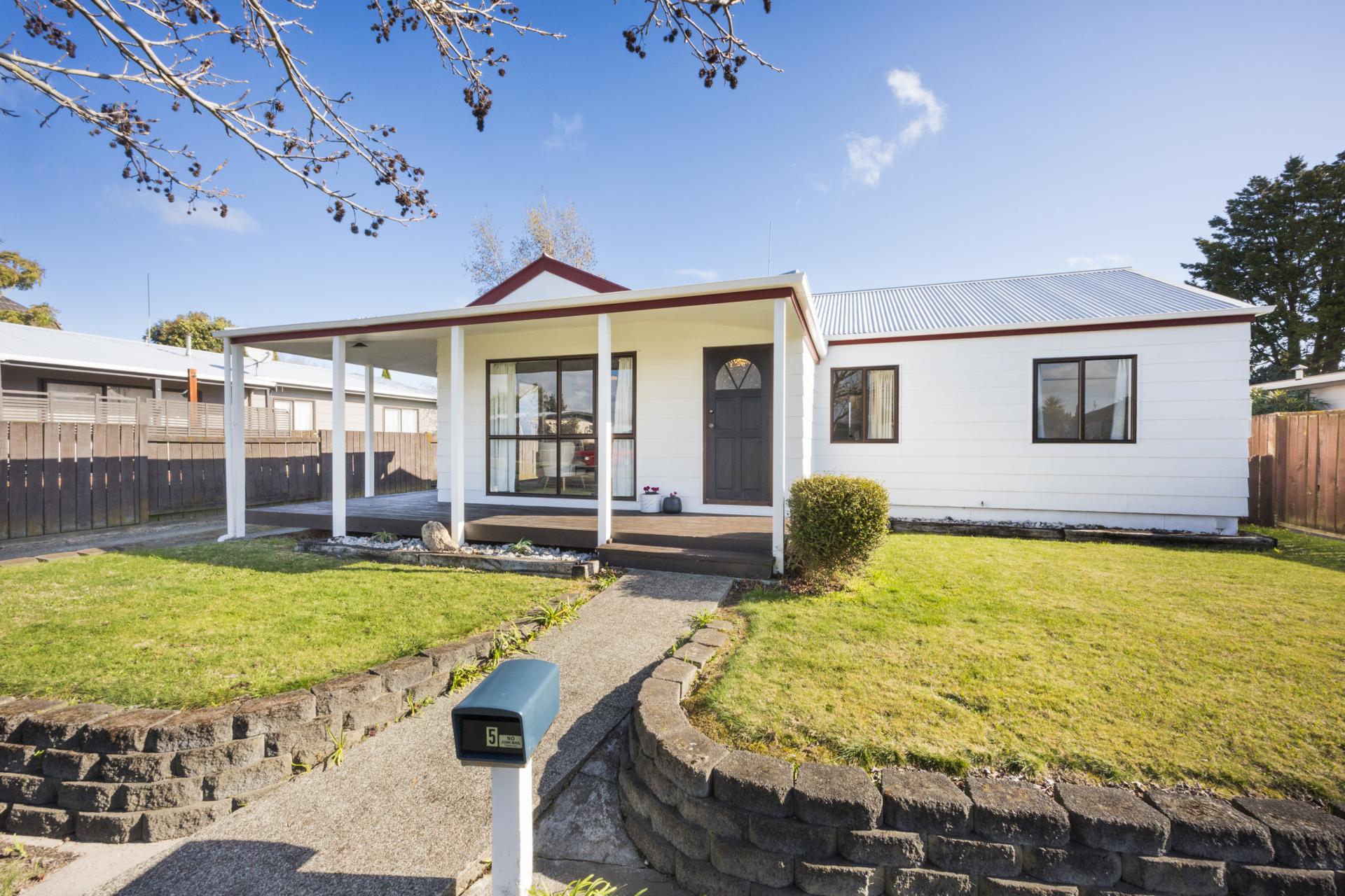 5A Newton Place, Westbrook