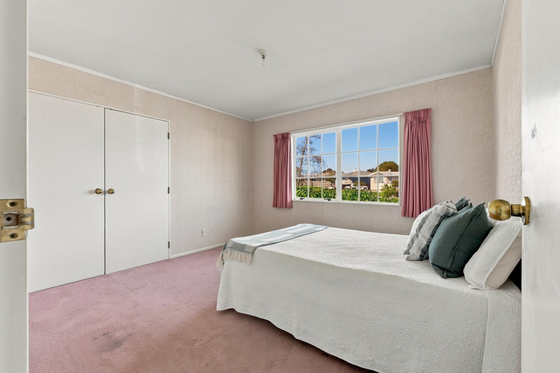 42 Pinedale Parade, Milson