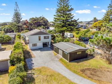 Otaki Beach