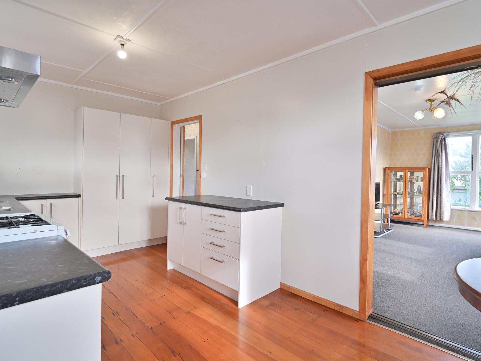 407 Montgomery Street, Raureka