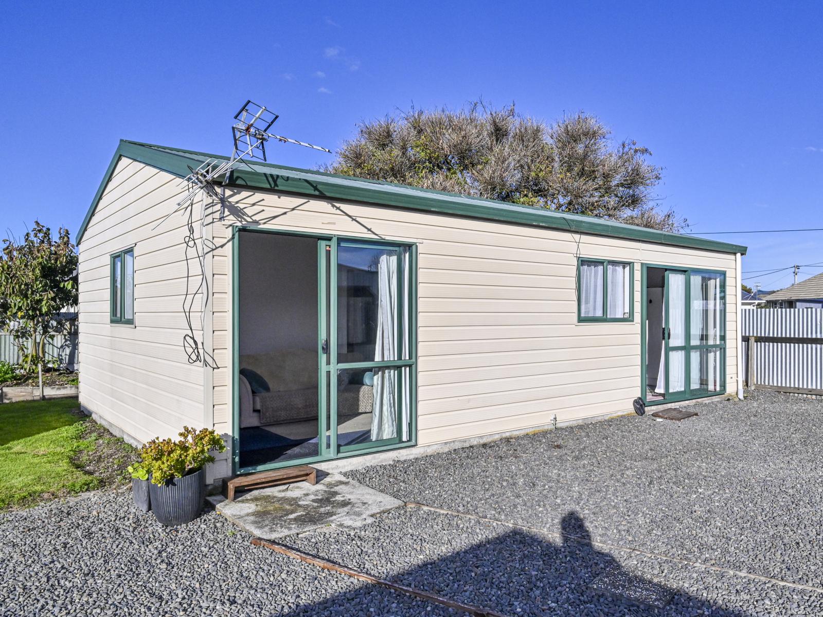 407 Montgomery Street, Raureka