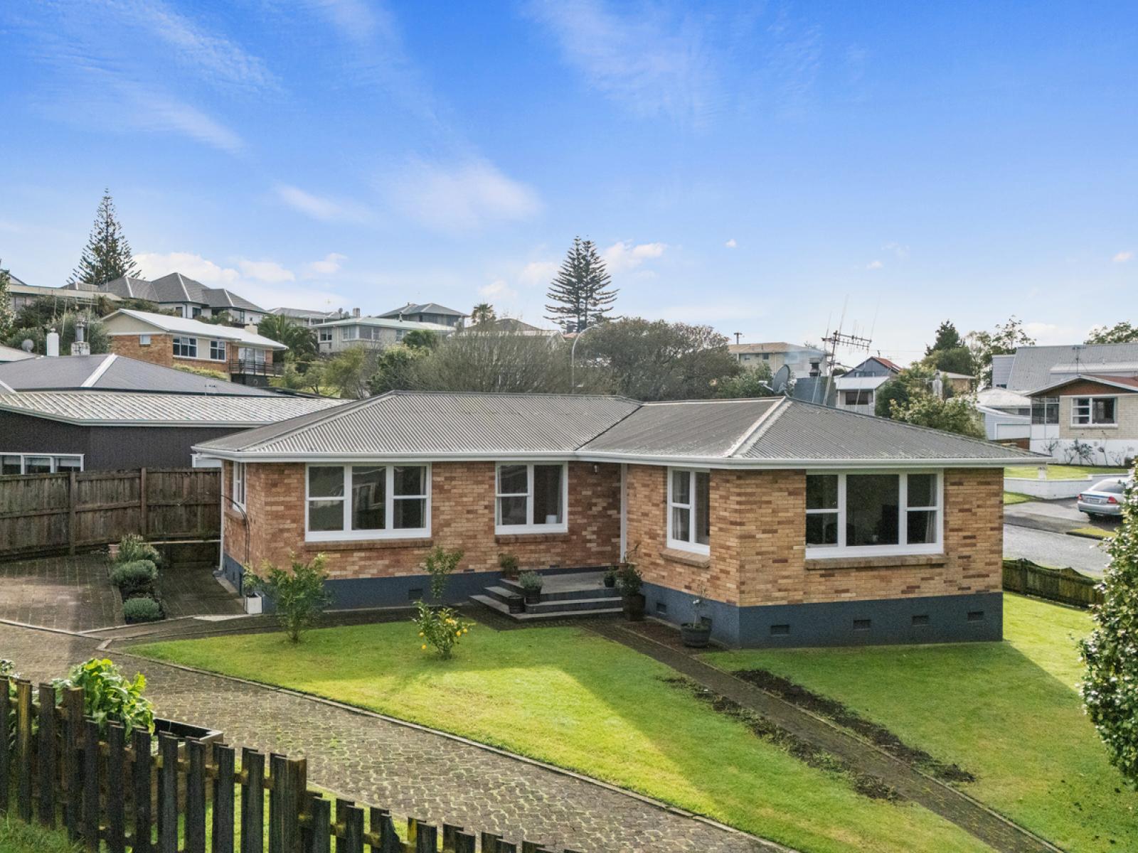 1 The Drive, Brookfield