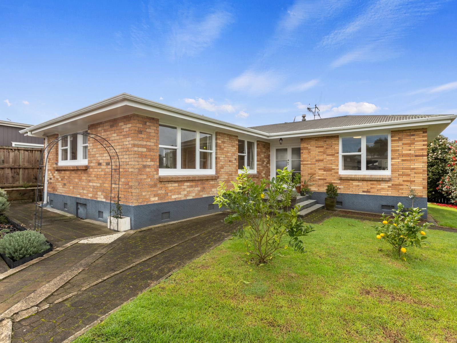 1 The Drive, Brookfield