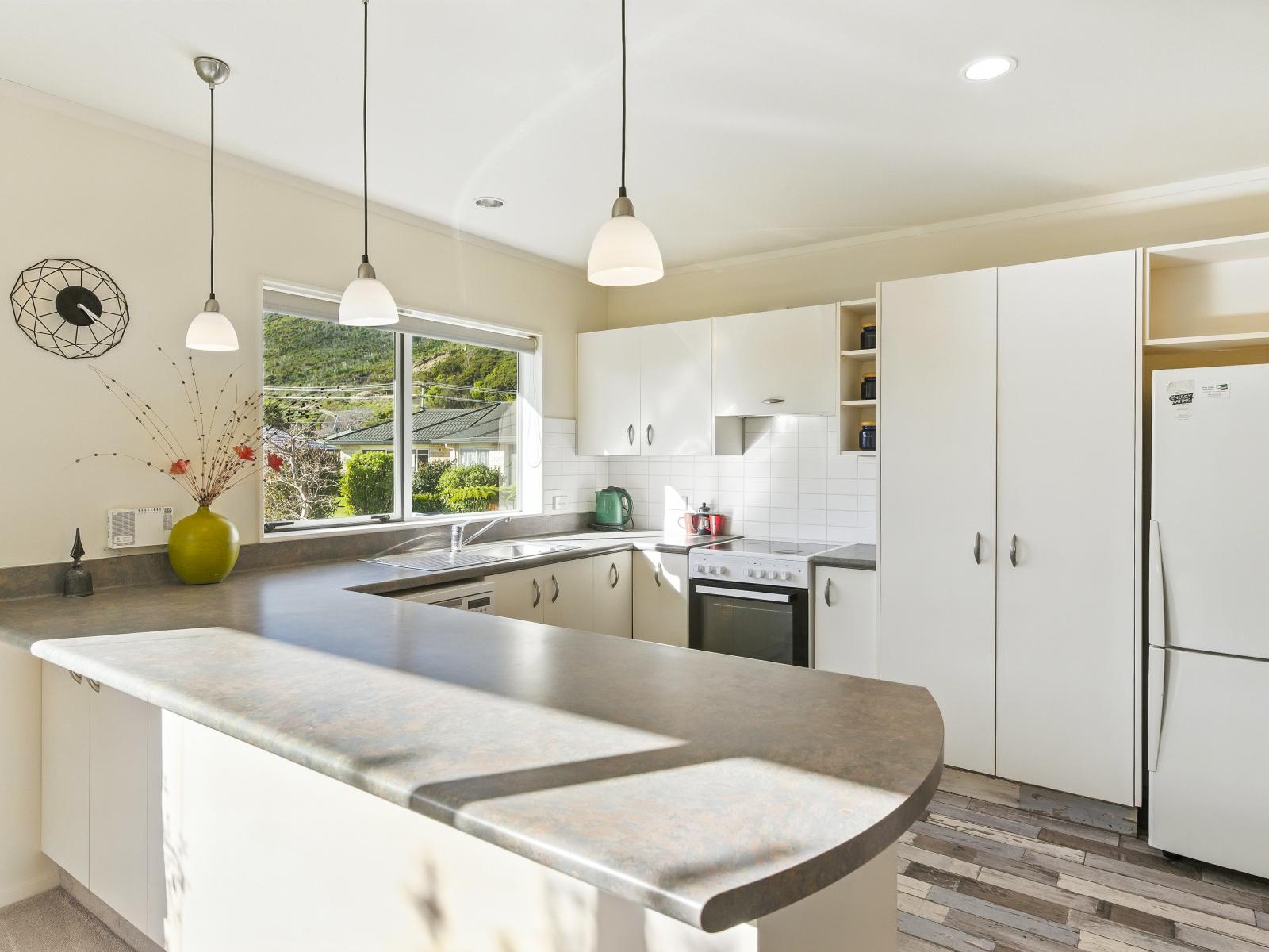 27 Villa Grove, Paraparaumu