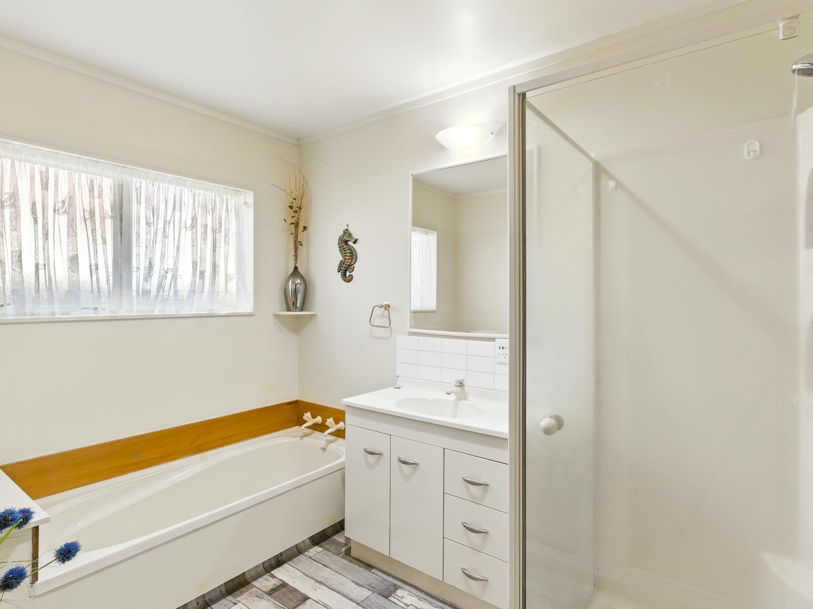 27 Villa Grove, Paraparaumu