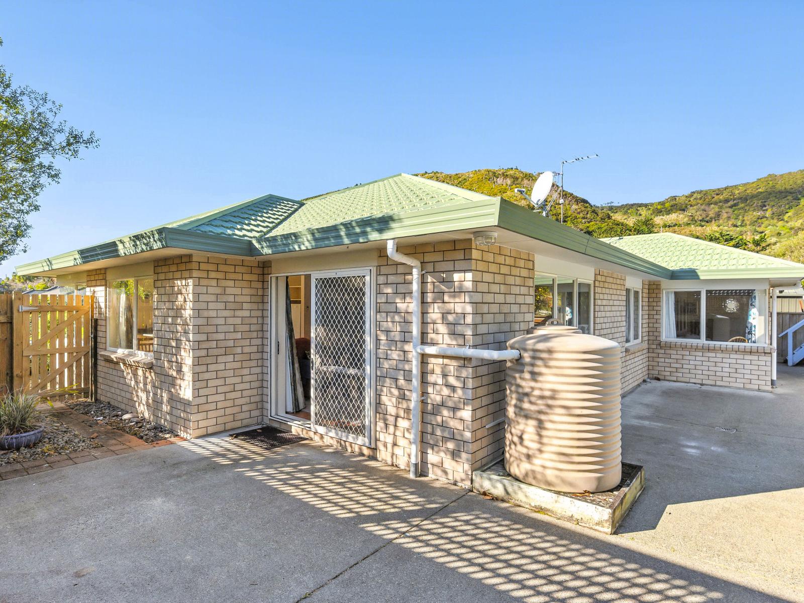 27 Villa Grove, Paraparaumu