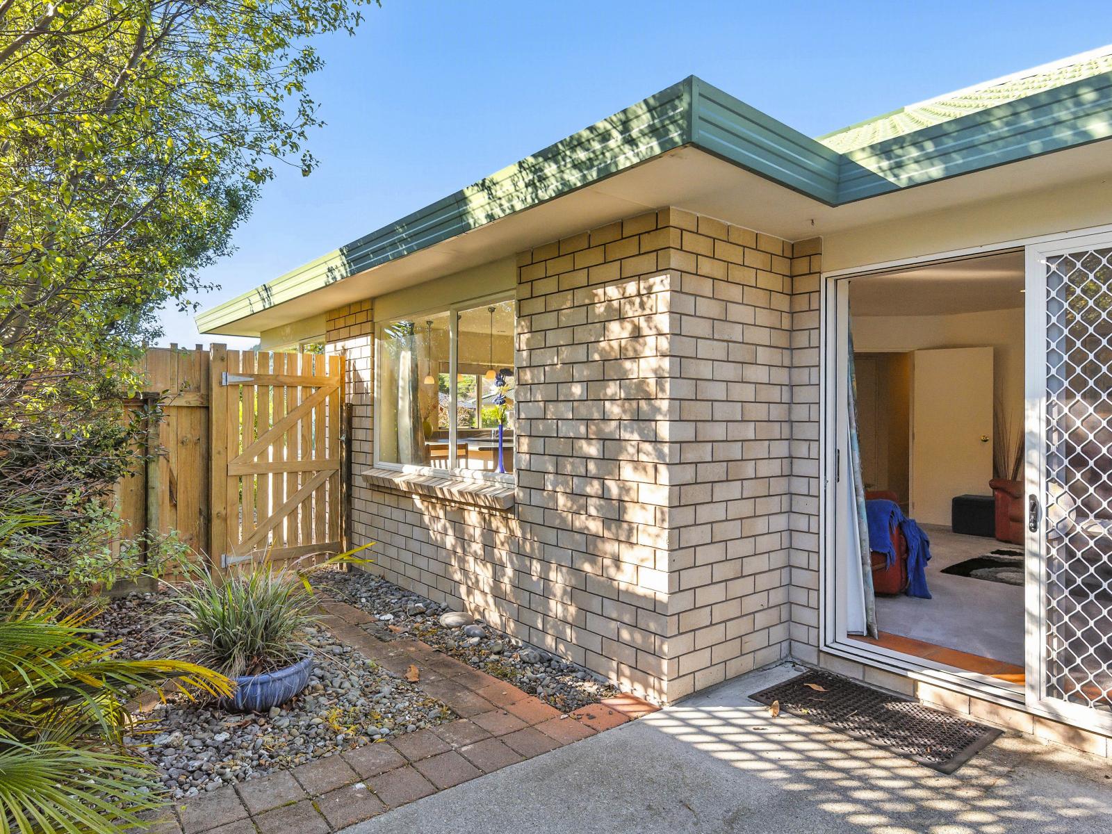 27 Villa Grove, Paraparaumu