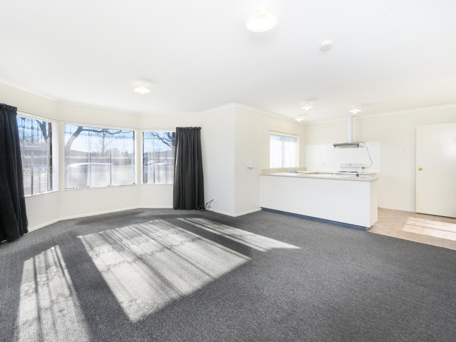 714 Pioneer Highway, Takaro