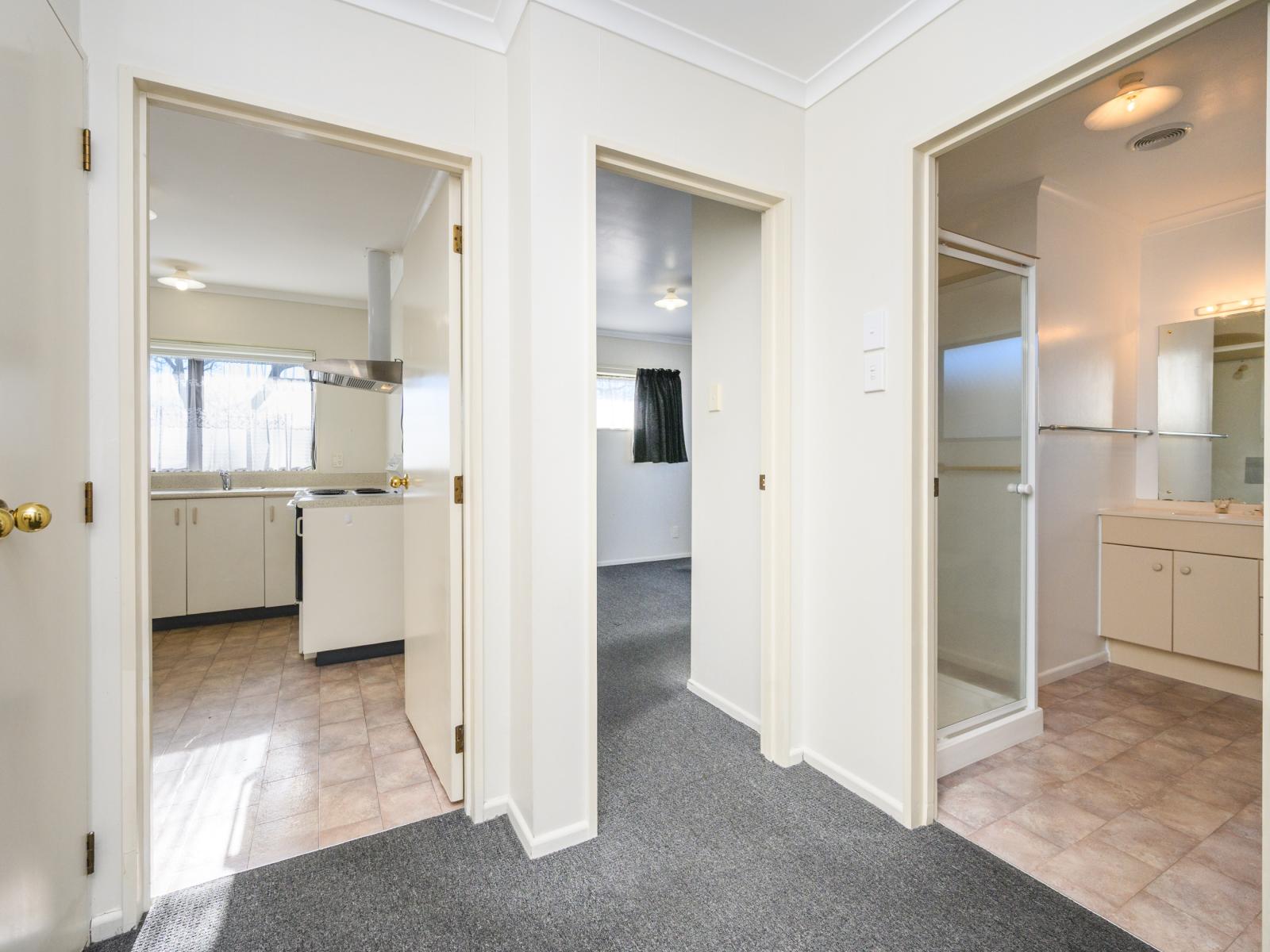 714 Pioneer Highway, Takaro