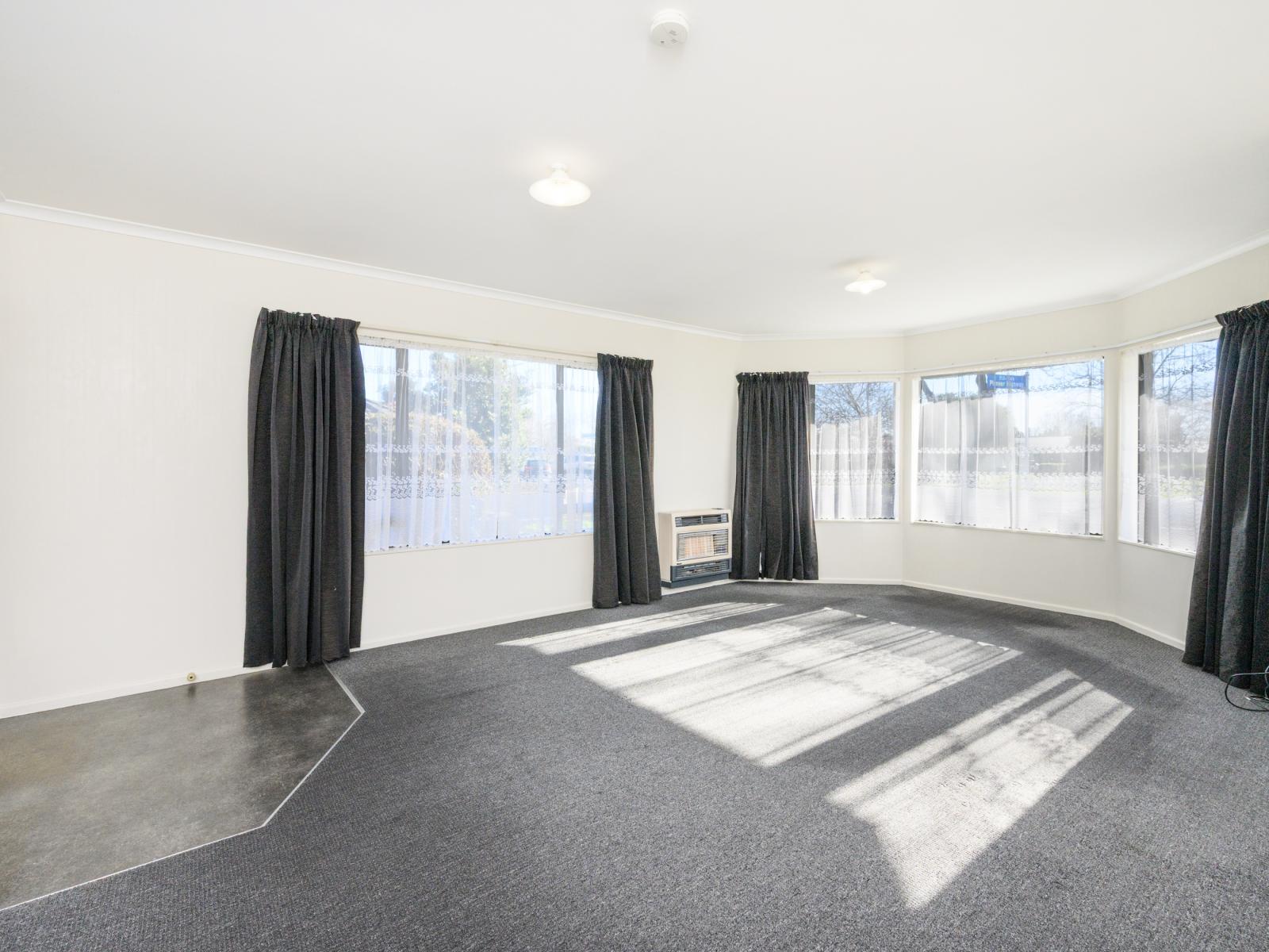 714 Pioneer Highway, Takaro