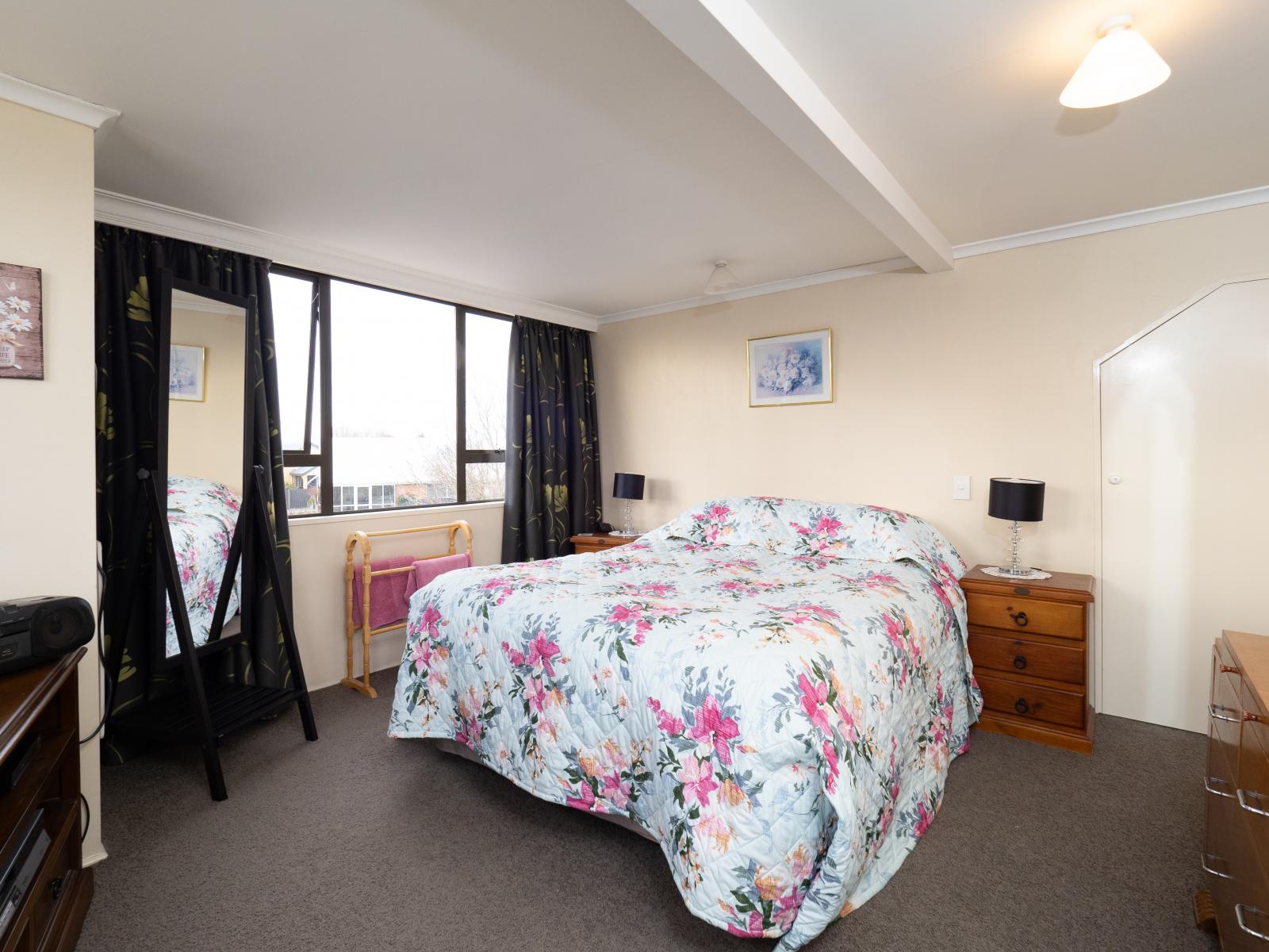 16 Falcon Drive, Allenton