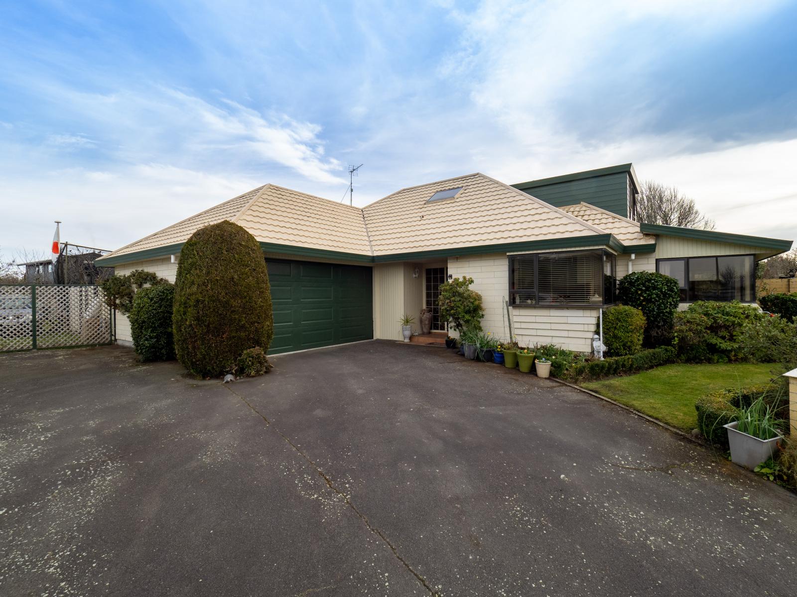 16 Falcon Drive, Allenton