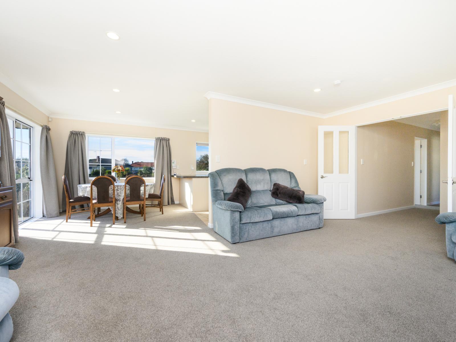 1A Kings Court, Roslyn