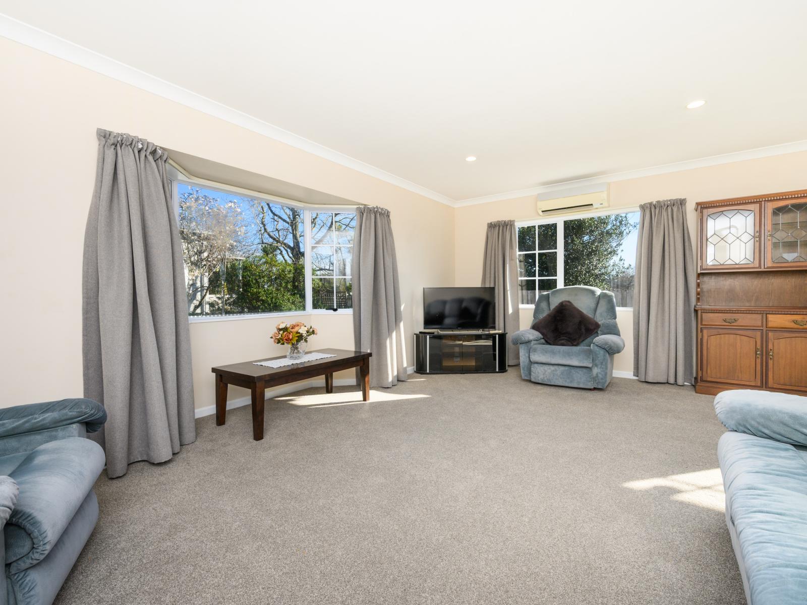 1A Kings Court, Roslyn