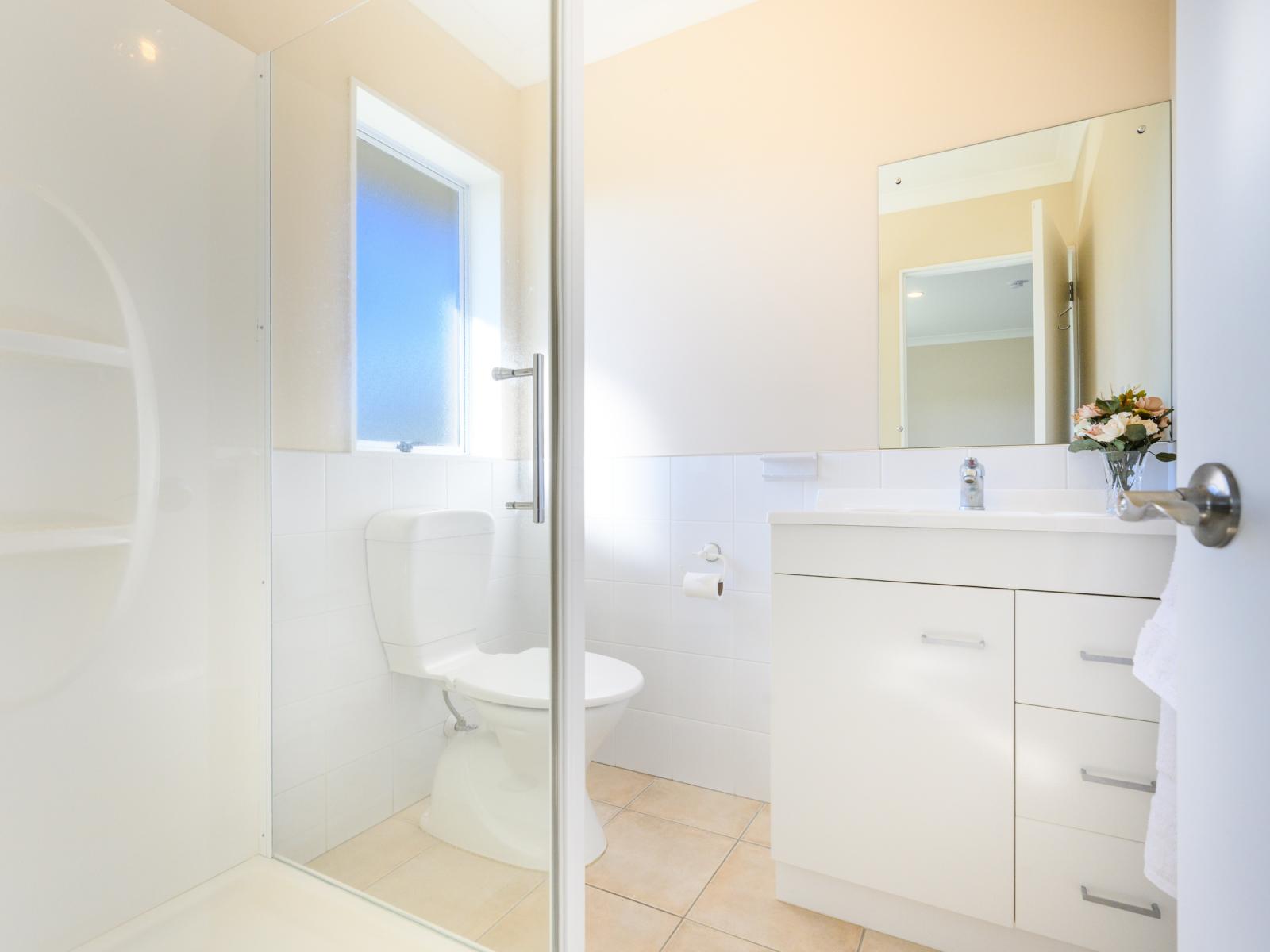 1A Kings Court, Roslyn