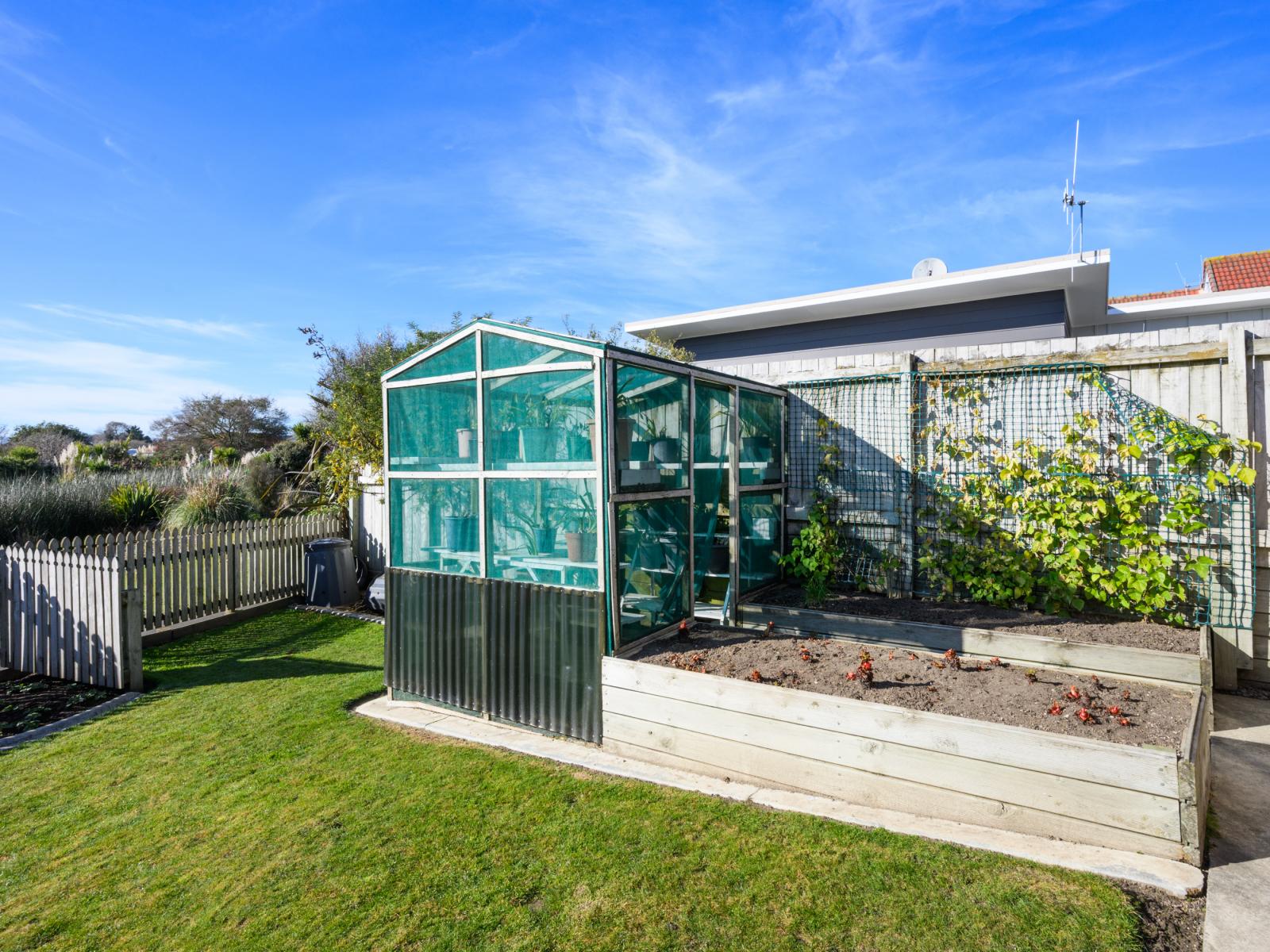 1A Kings Court, Roslyn