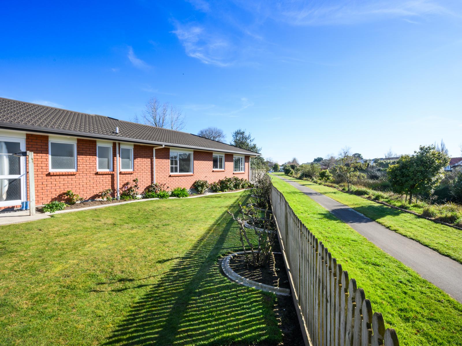 1A Kings Court, Roslyn